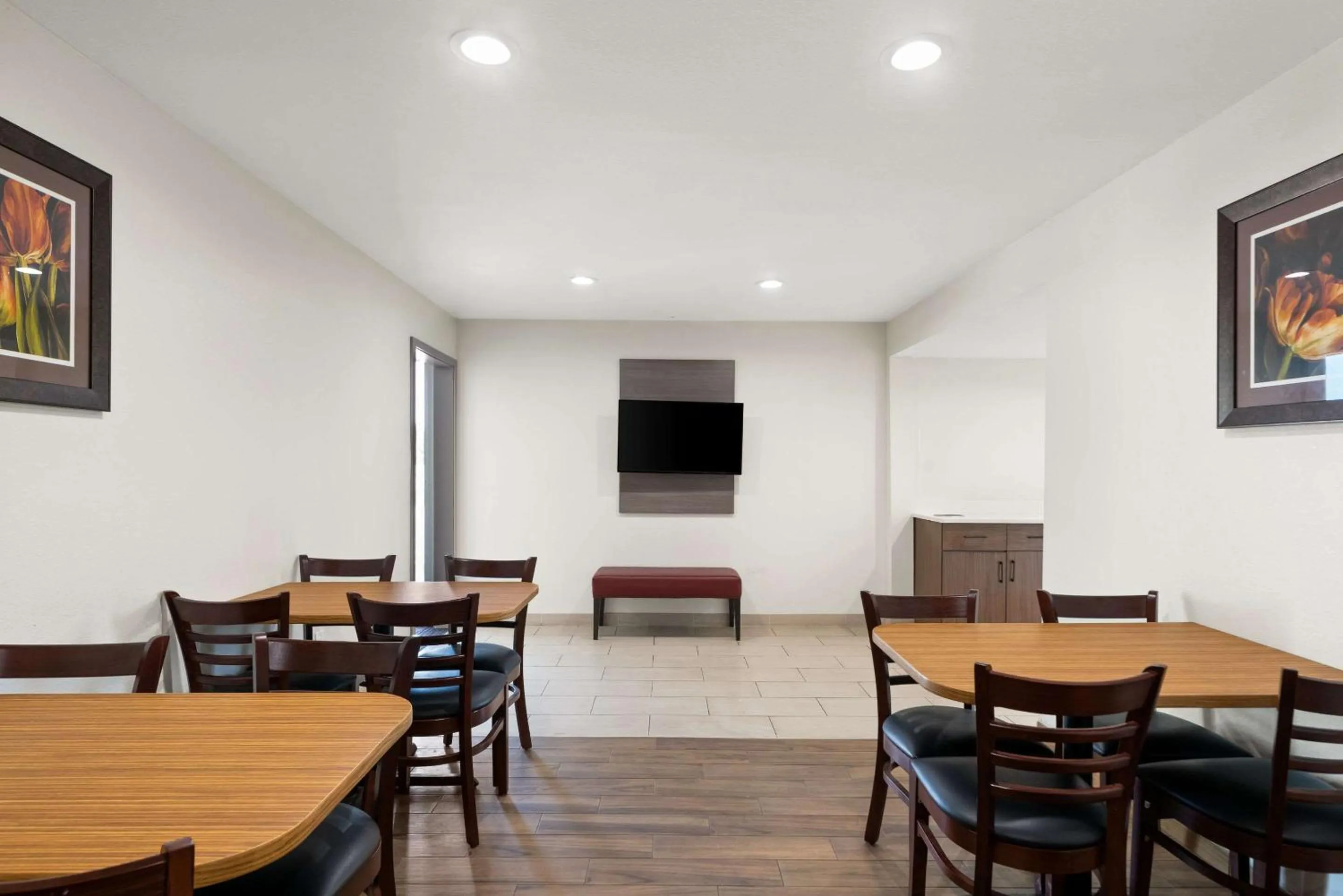 Breakfast in Red Roof Inn & Suites Wildwood, FL