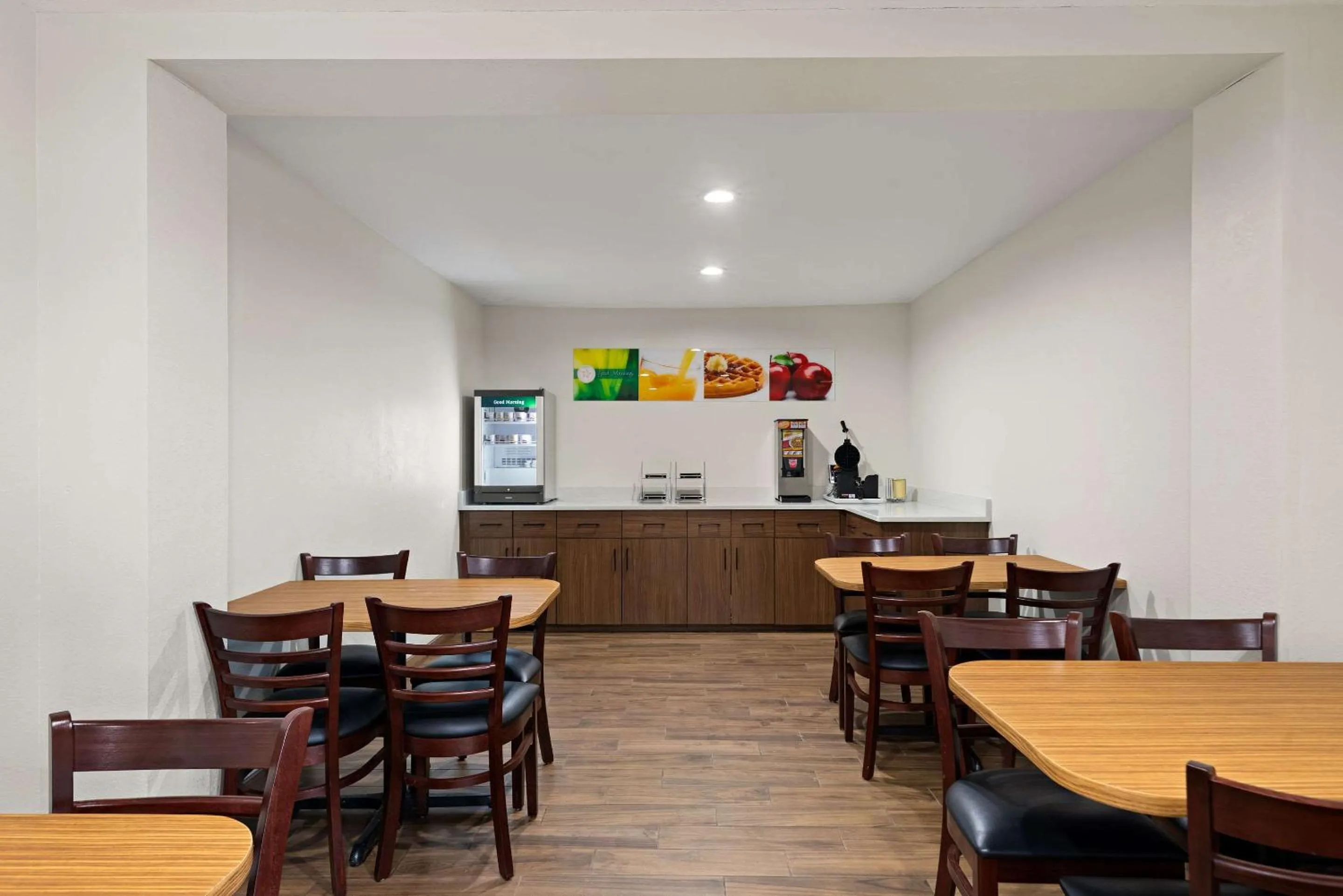 Breakfast in Red Roof Inn & Suites Wildwood, FL