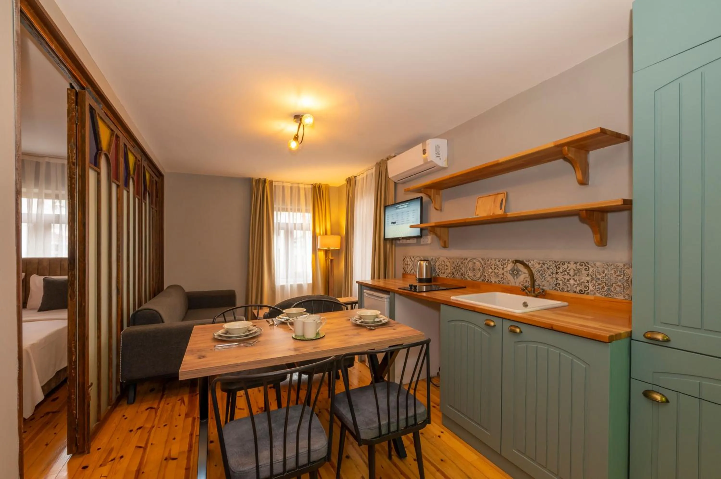 Kitchen or kitchenette in Suites İstanbul