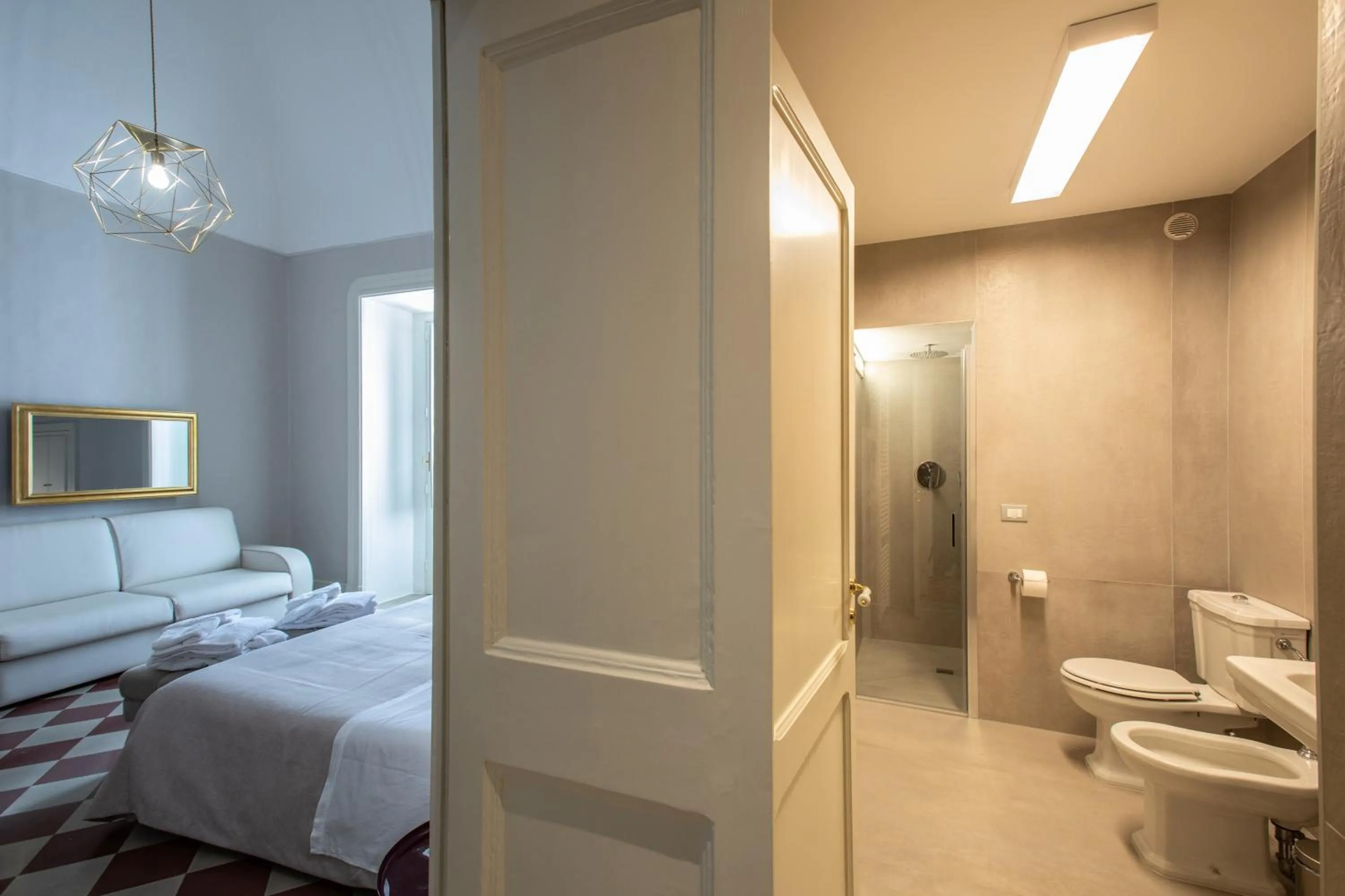Bathroom, Bed in Palazzo Sansonetti