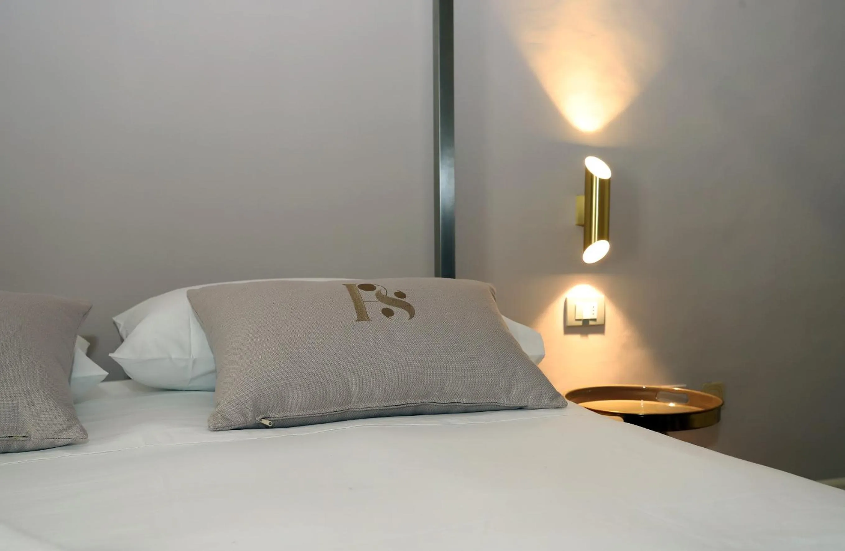 Decorative detail, Bed in Palazzo Sansonetti