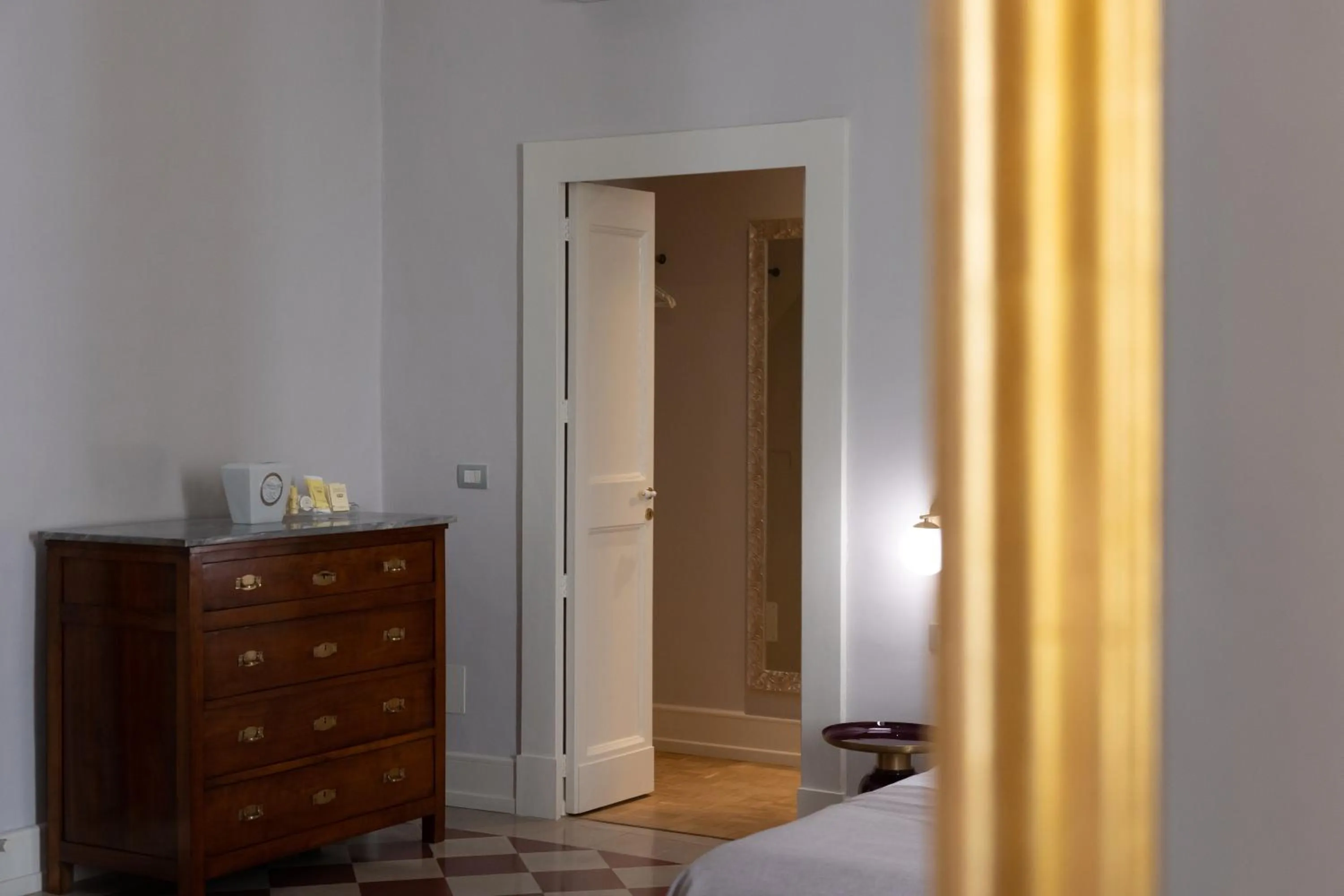 wardrobe in Palazzo Sansonetti