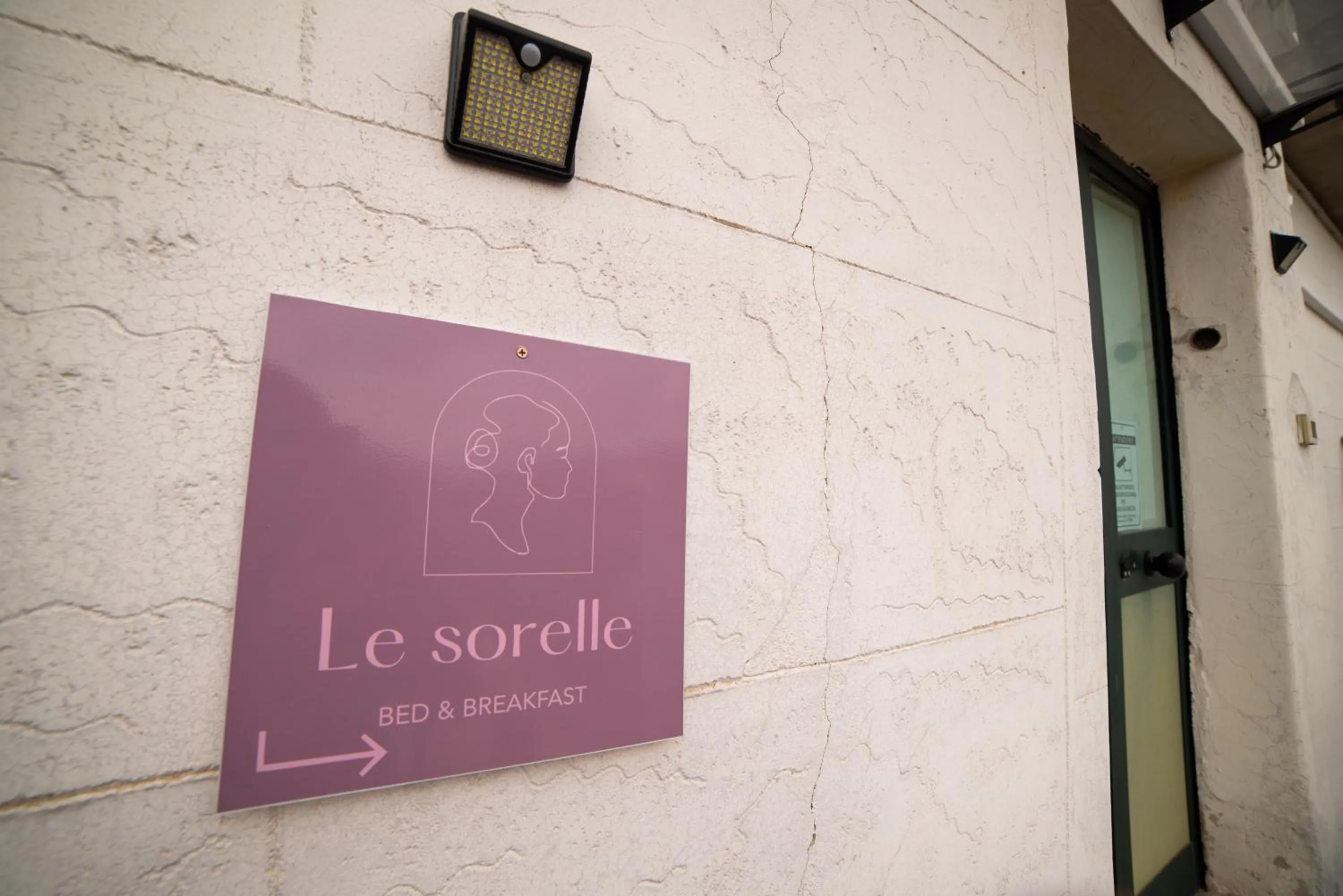 Facade/entrance in B&B Le Sorelle
