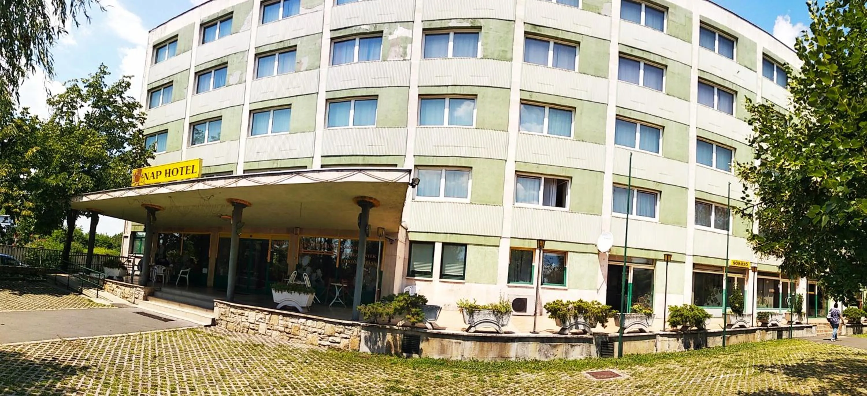 Facade/entrance in Hotel Nap