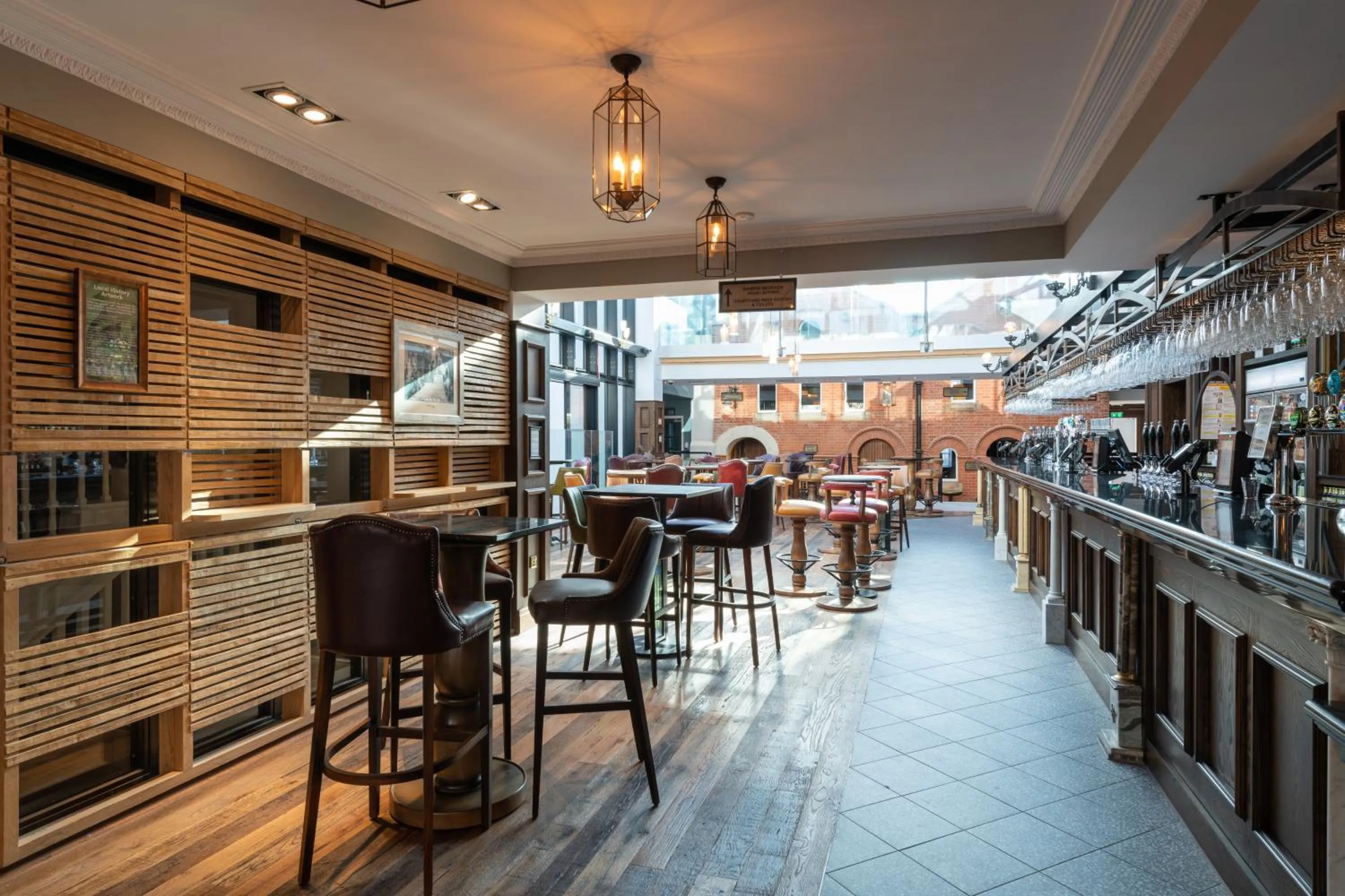 Restaurant/places to eat in Keavan's Port Hotel, Dublin