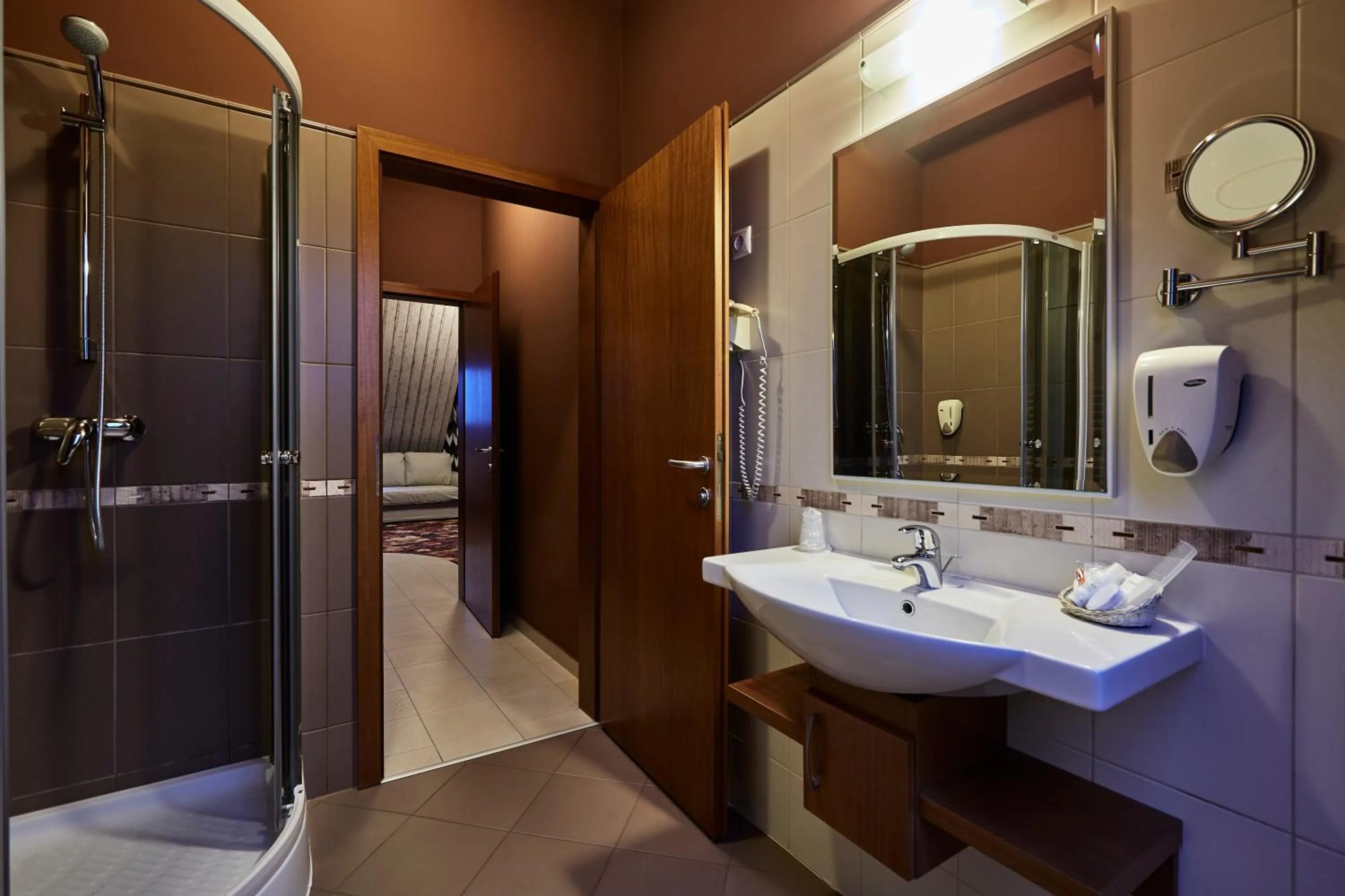 Shower in Hotel Lajta Park