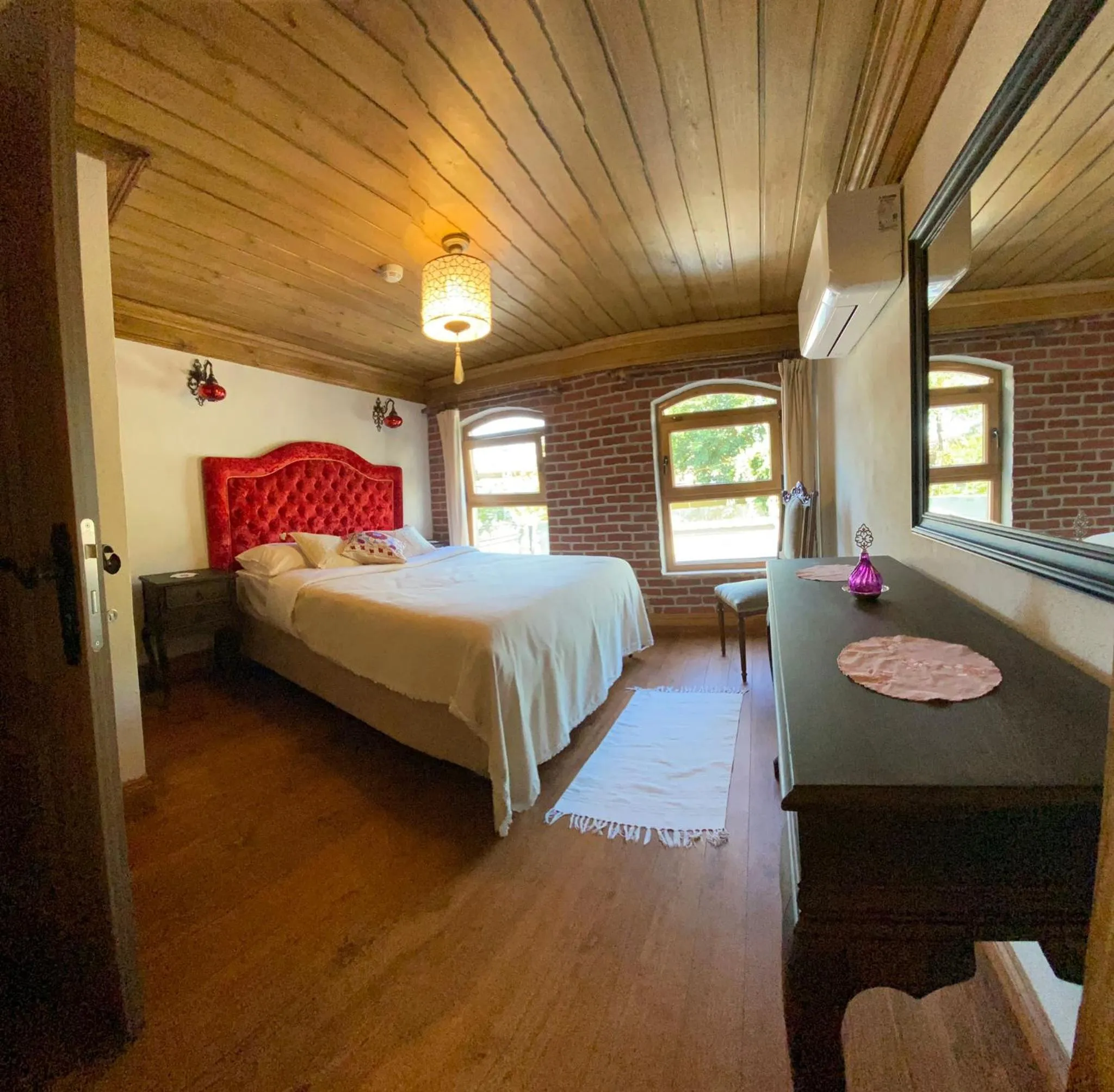 Photo of the whole room, Bed in Sofia Boutique Hotel