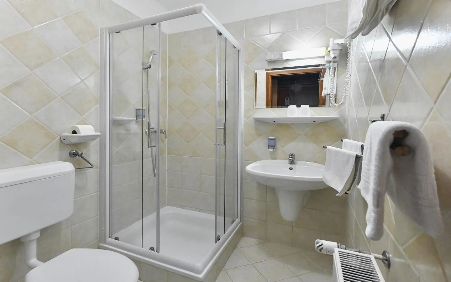 Bathroom in Ametiszt Hotel Harkány