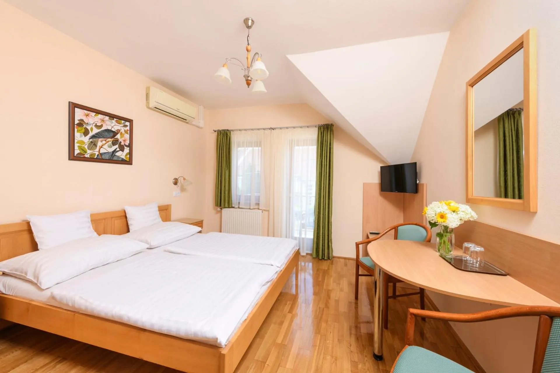 Property building, Bed in Ametiszt Hotel Harkány