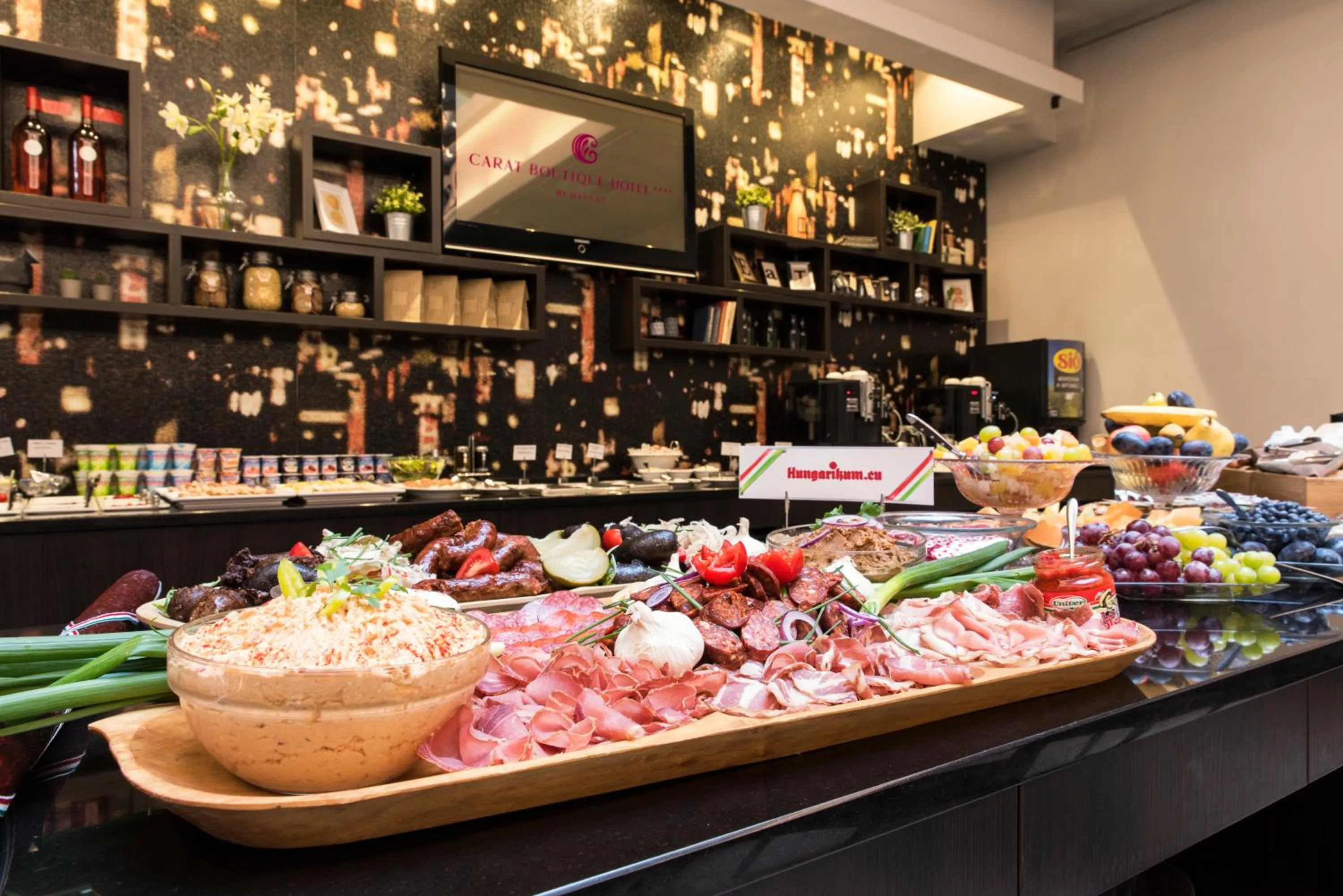 Restaurant/places to eat in Carat Boutique Hotel