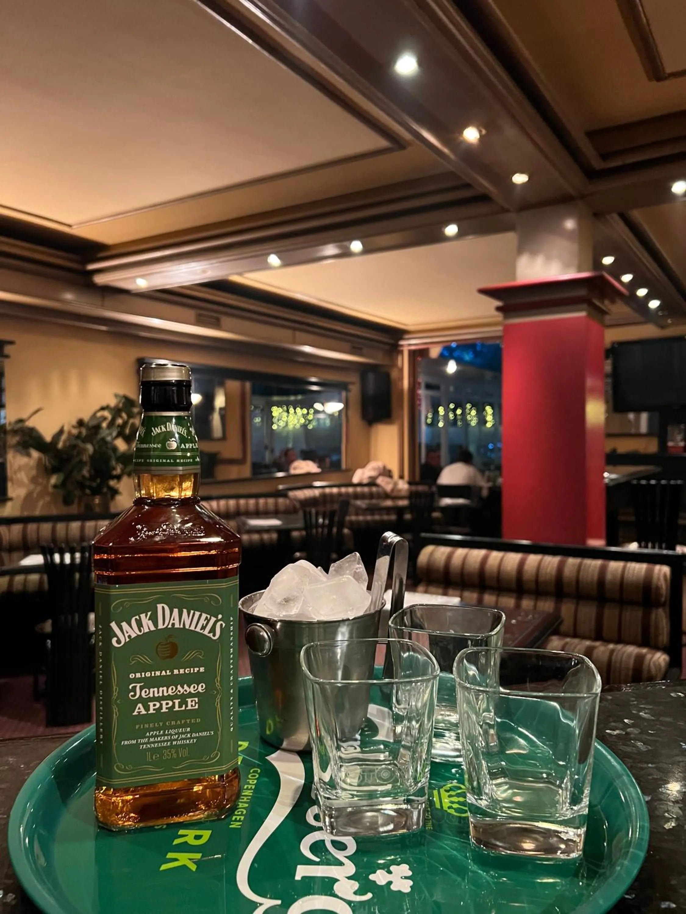 Restaurant/places to eat in Hotel Royal