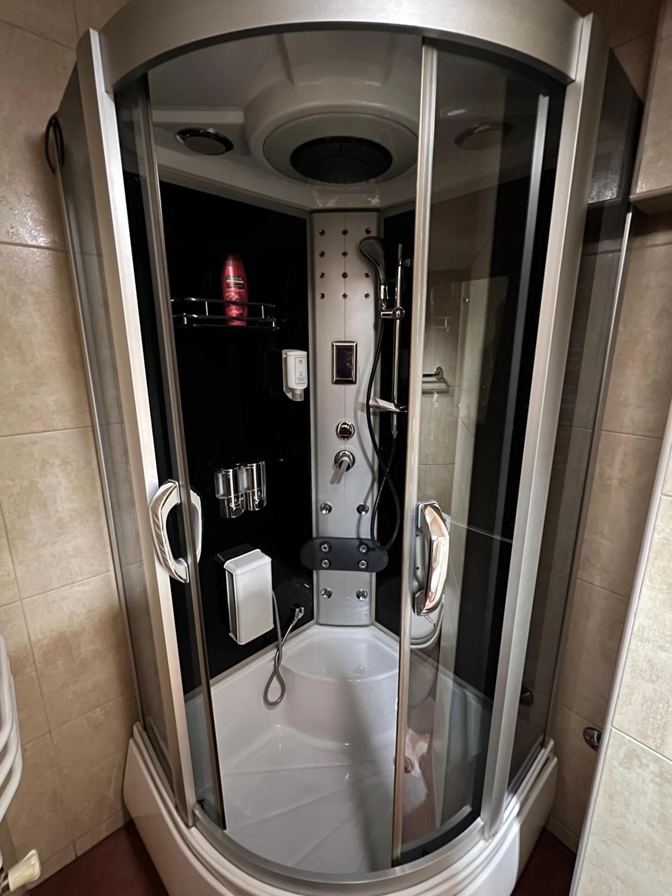 Shower in Hotel Royal