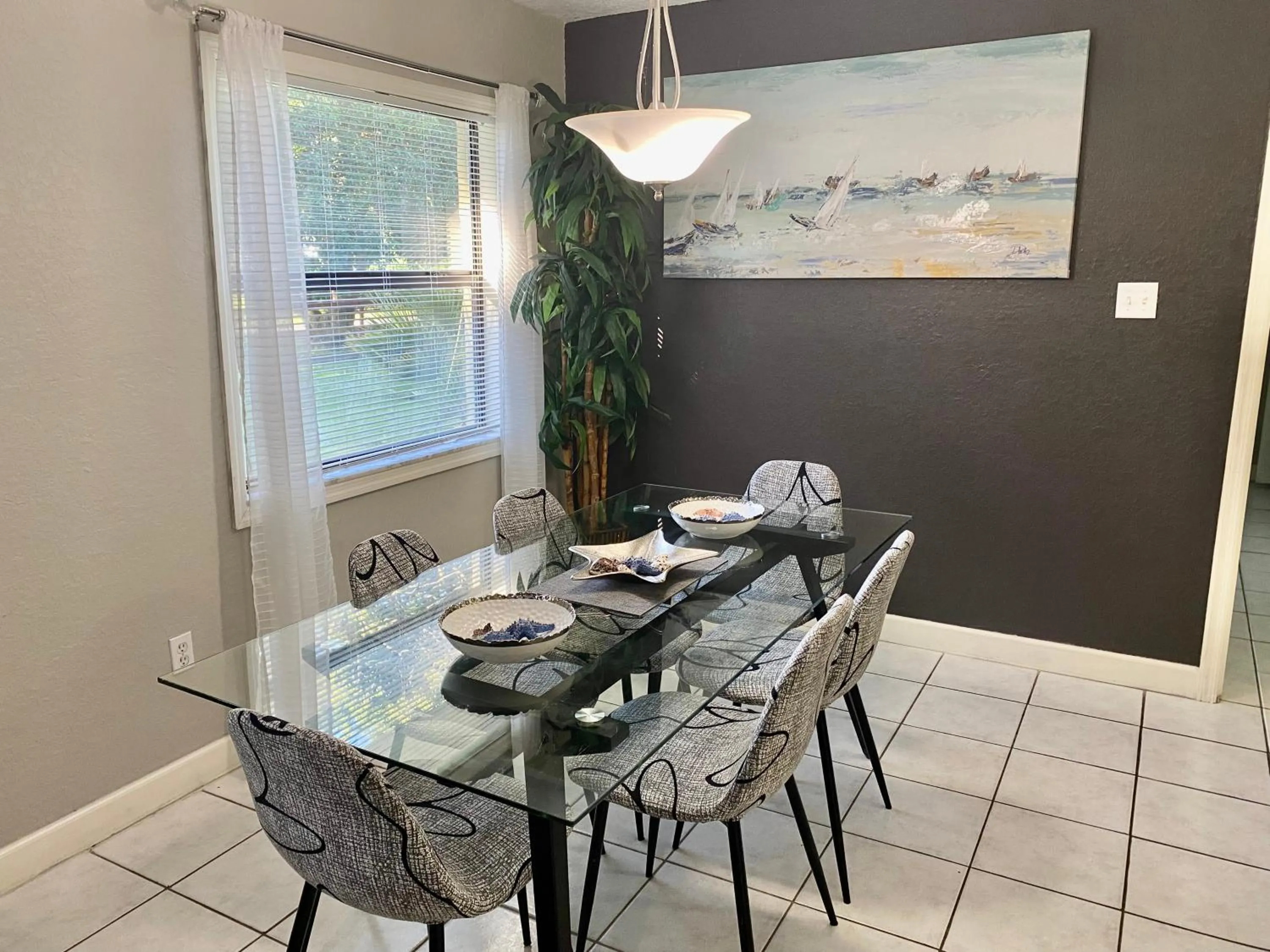 Dining area in Sunshine Acre 2B 2B King Master Suite, BIG Yard