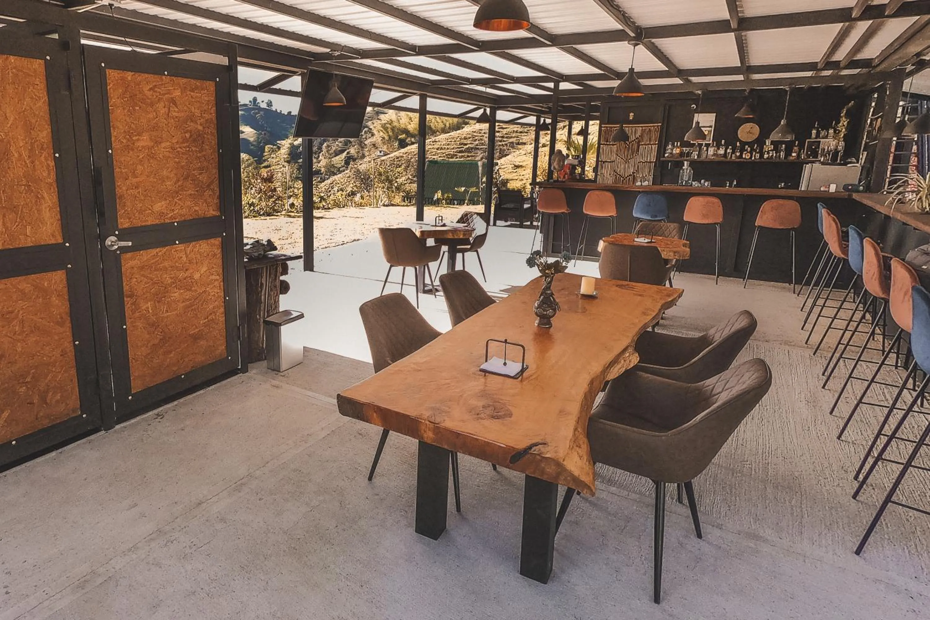 Restaurant/places to eat in Cardinal Glamping