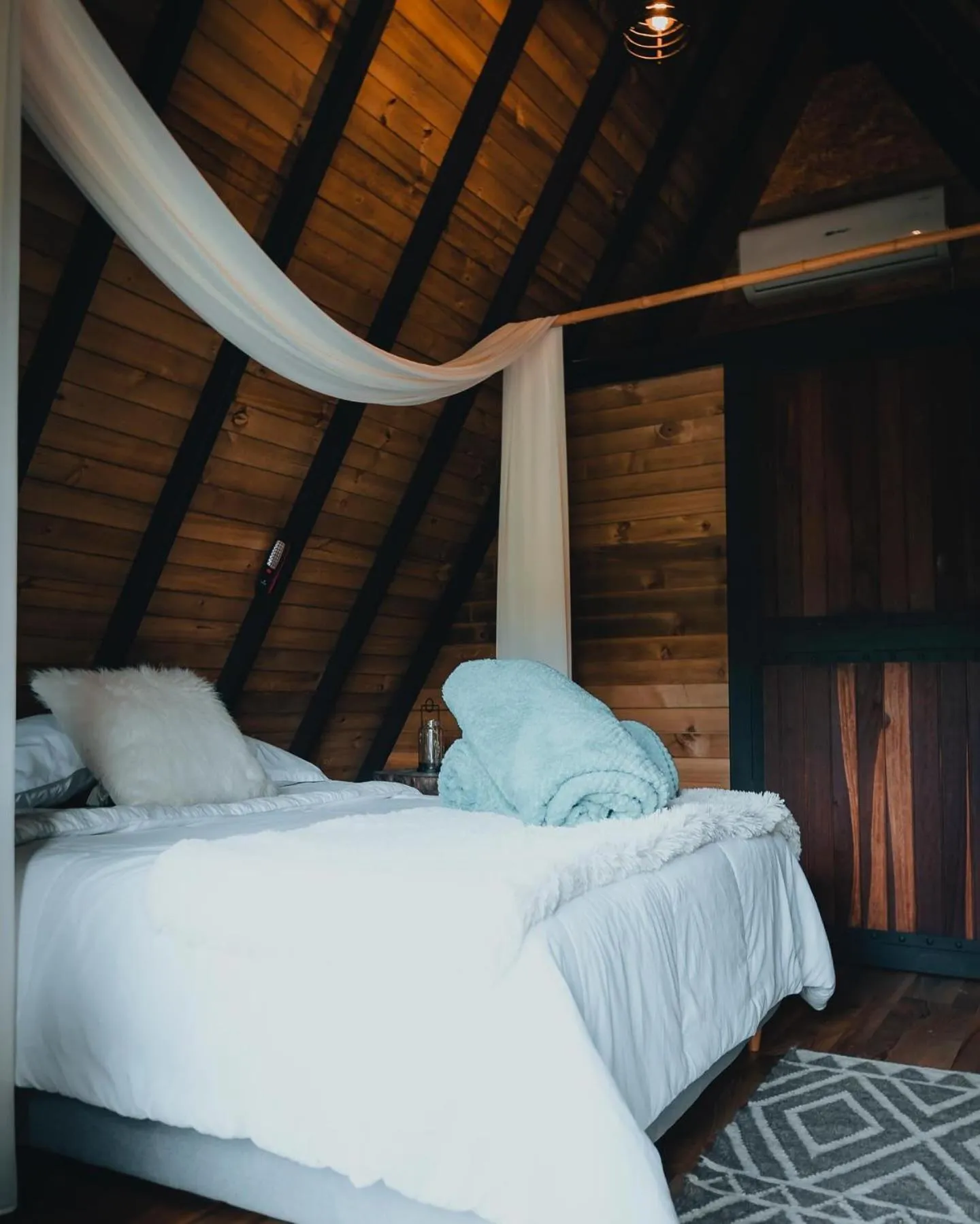 Bed in Cardinal Glamping