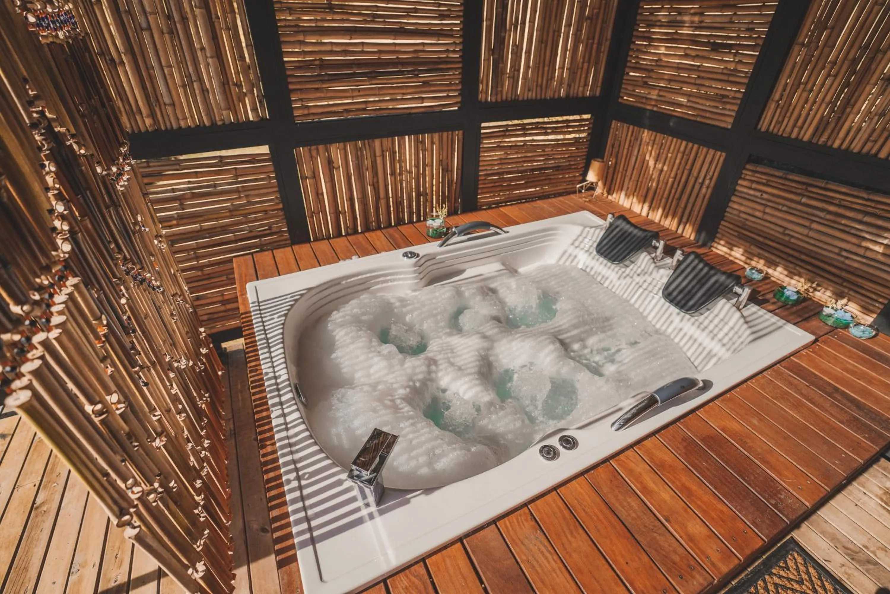 Hot Tub in Cardinal Glamping