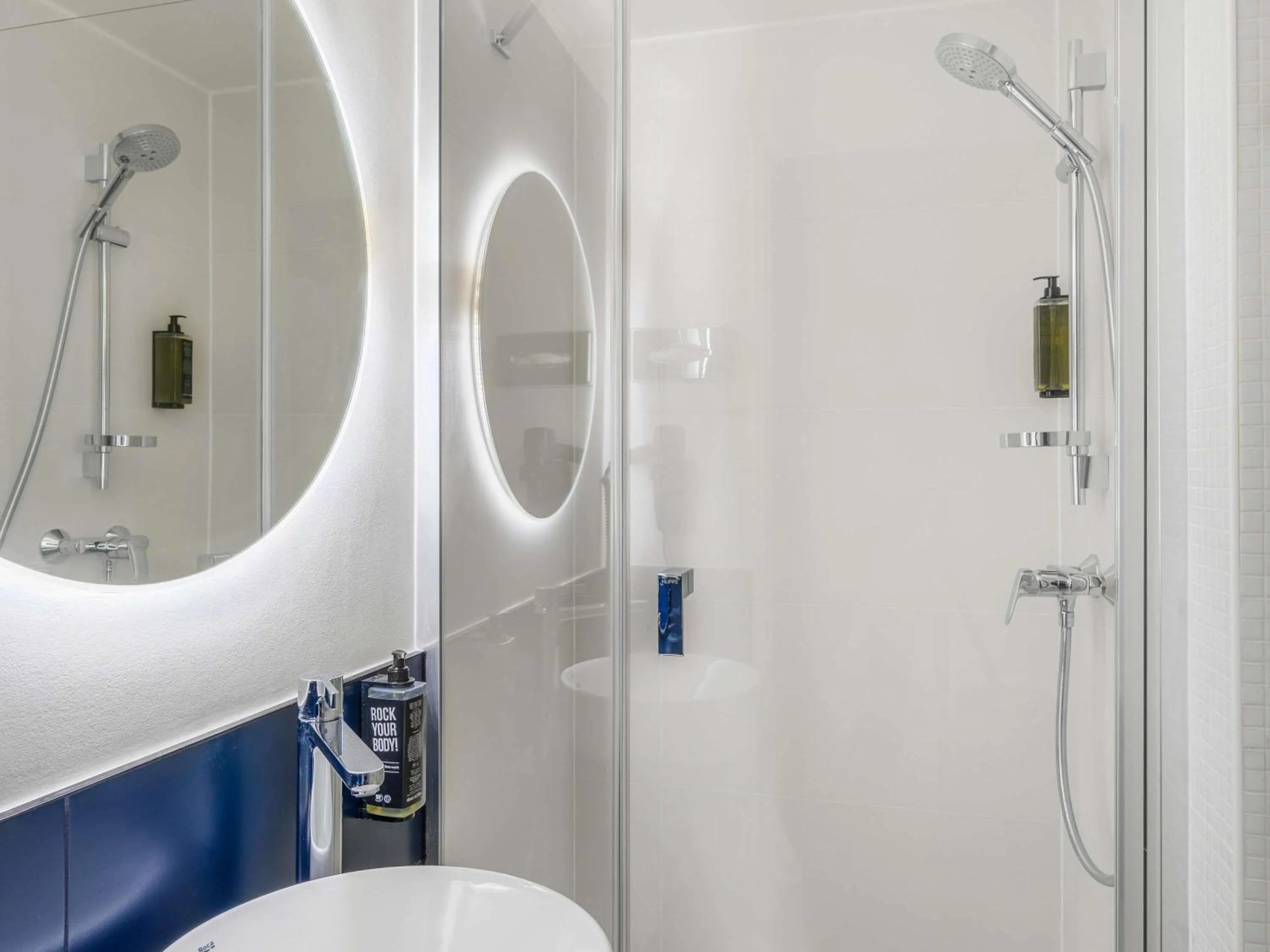 Bedroom in Ibis Budapest Centrum