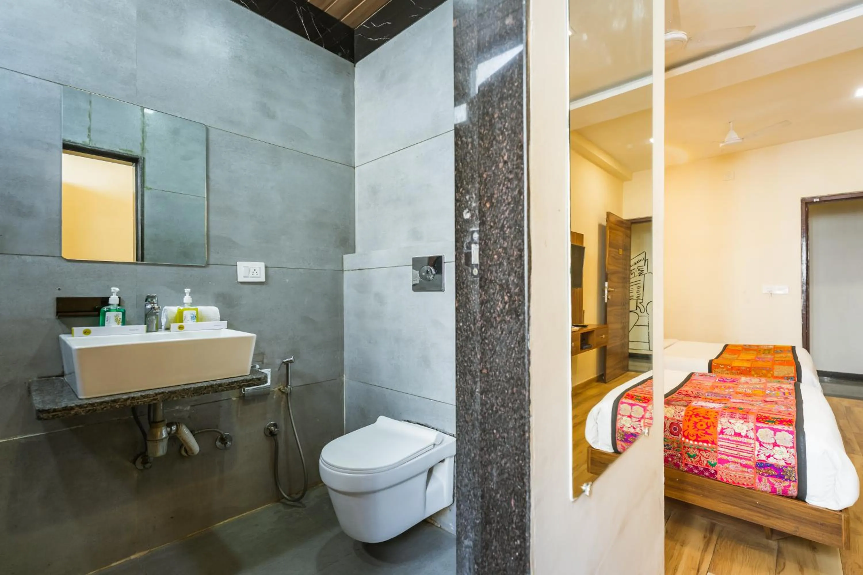 Bathroom, Bed in Tripli Hotels Le Shelton