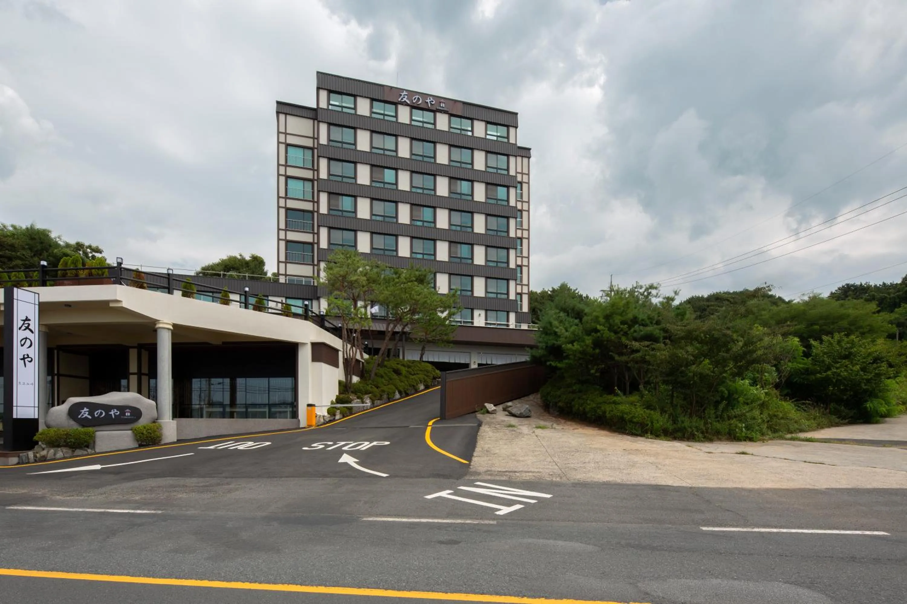 Property building in Tomonoya Hotel & Ryokan Daecheon