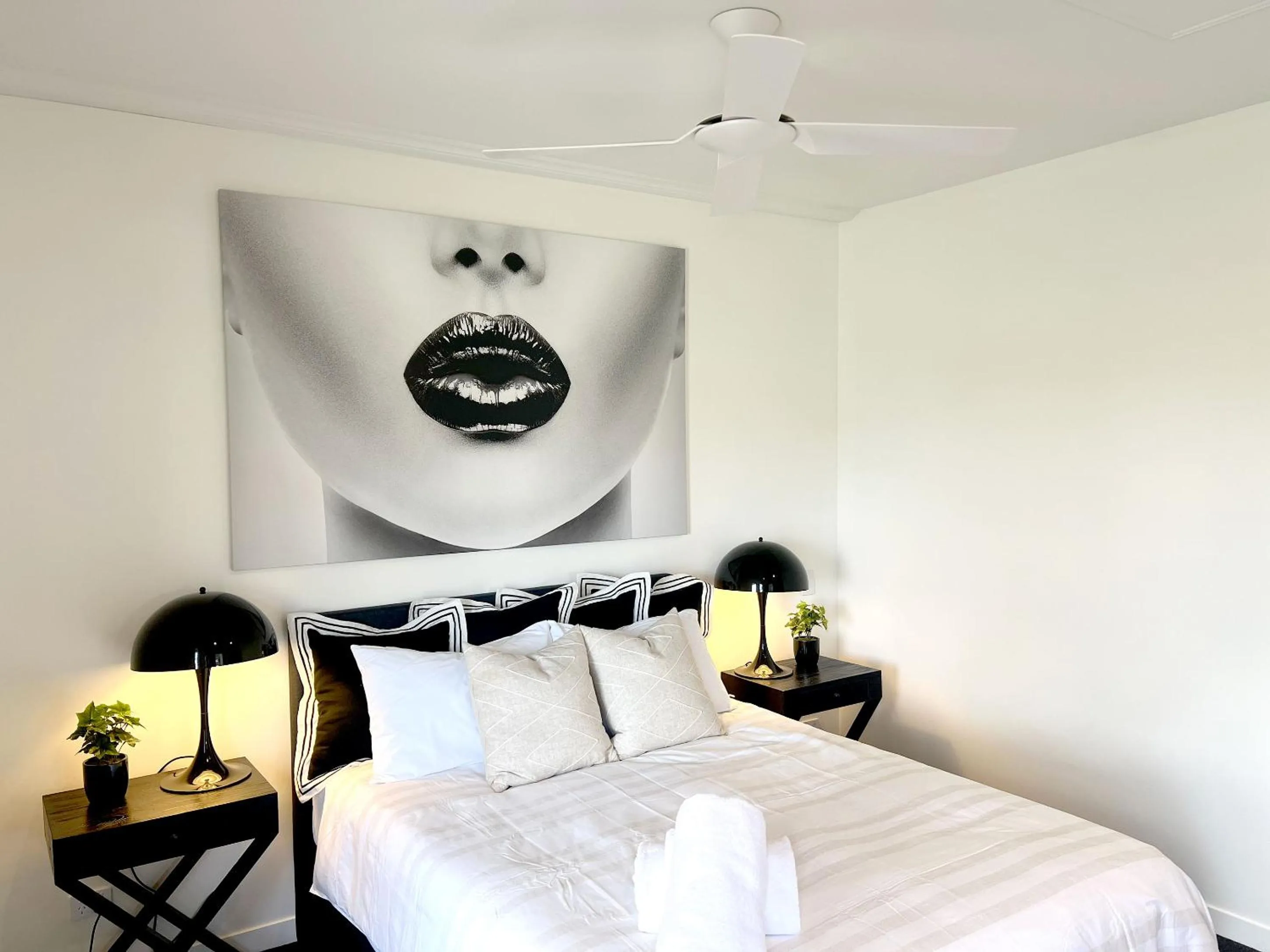 Bed in Plantation Hotel Coffs Harbour