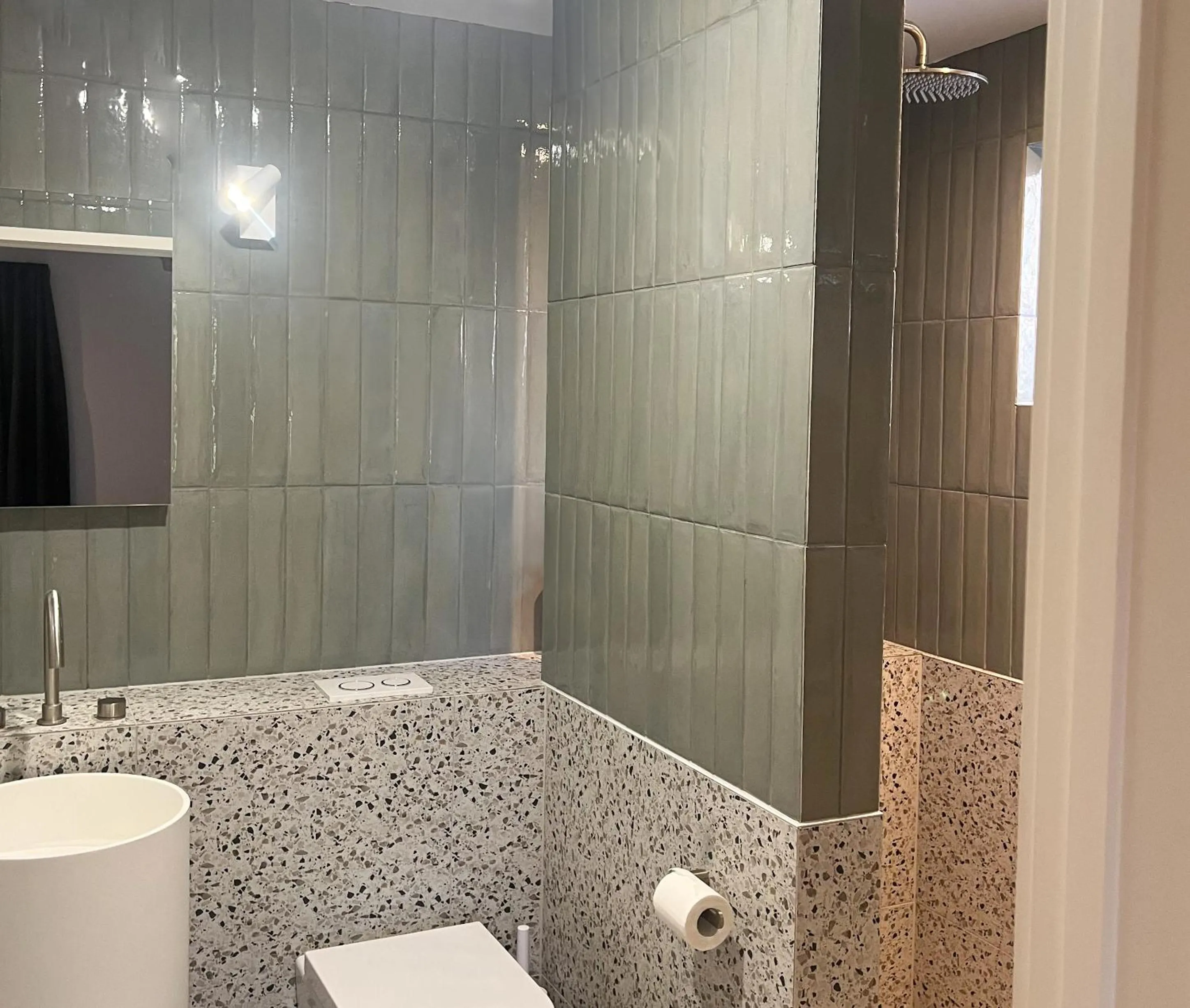 Shower in Plantation Hotel Coffs Harbour