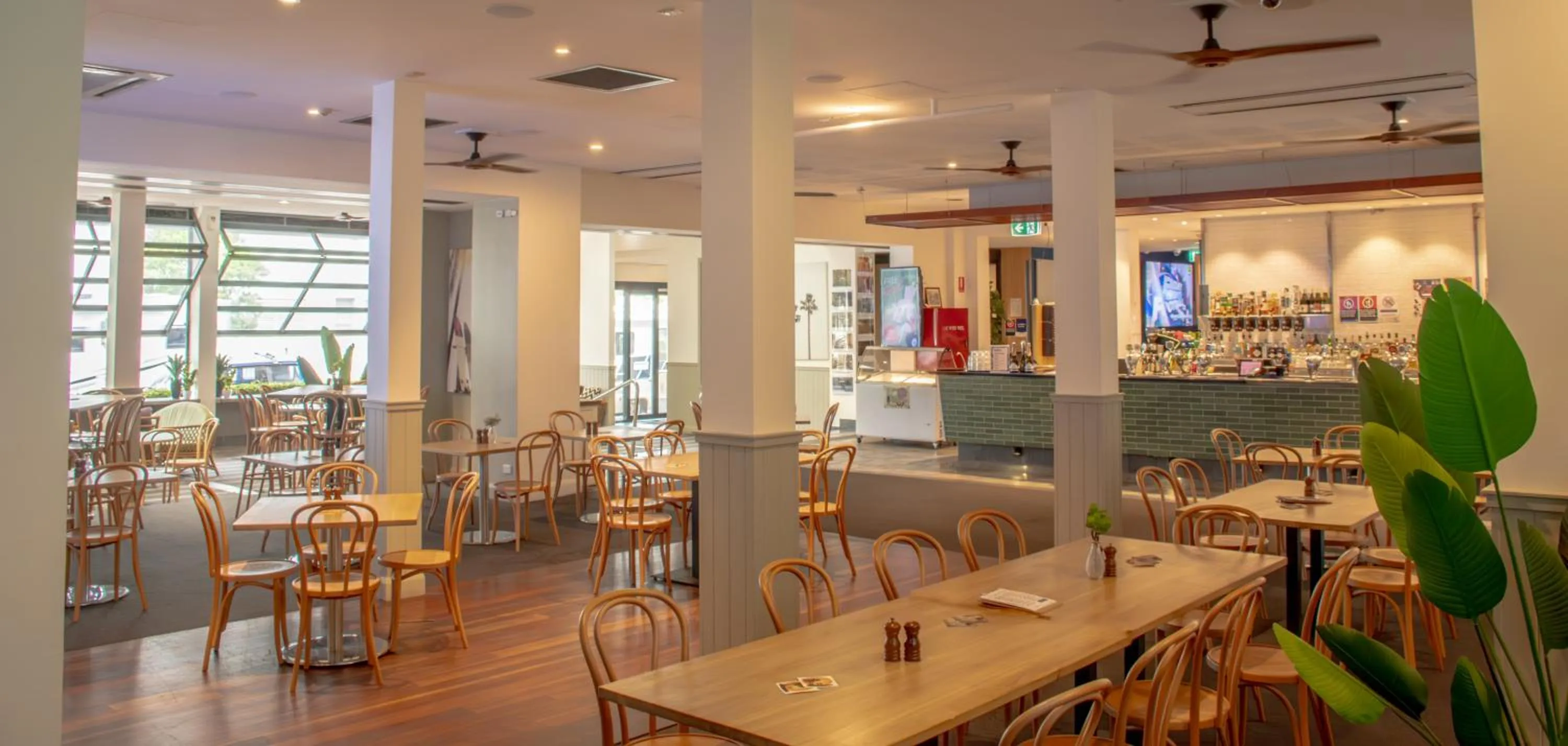 Restaurant/places to eat in Plantation Hotel Coffs Harbour