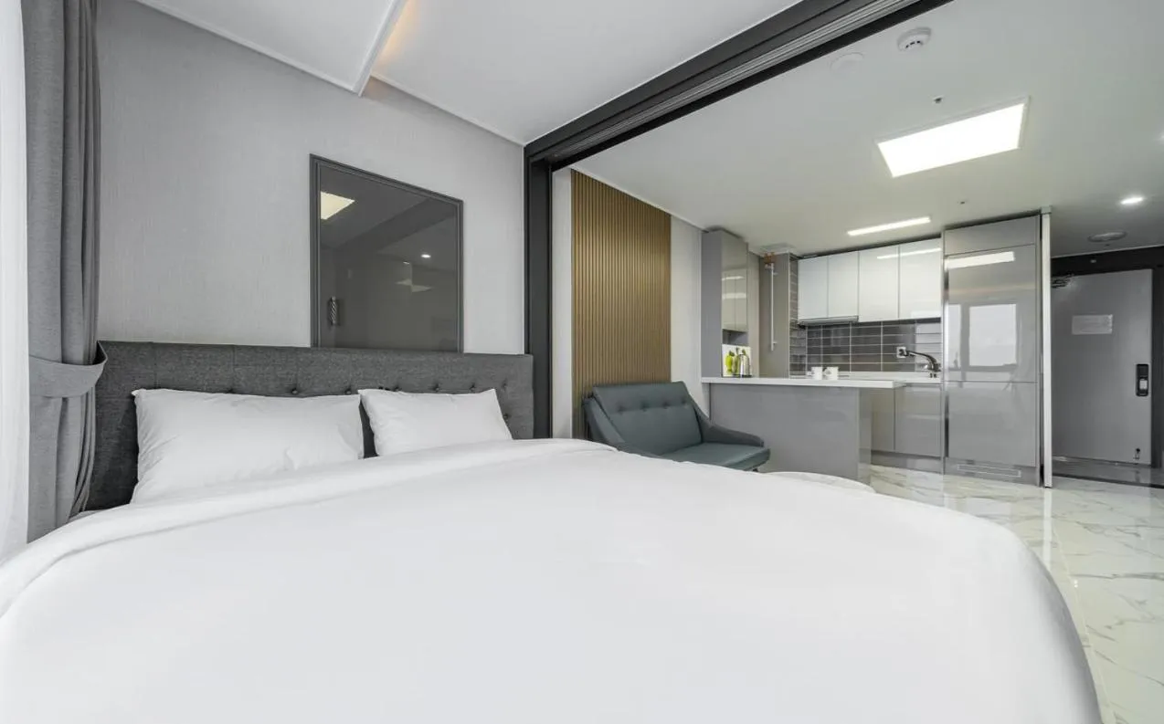 Bed in Songjeong Blue Castle Hotel