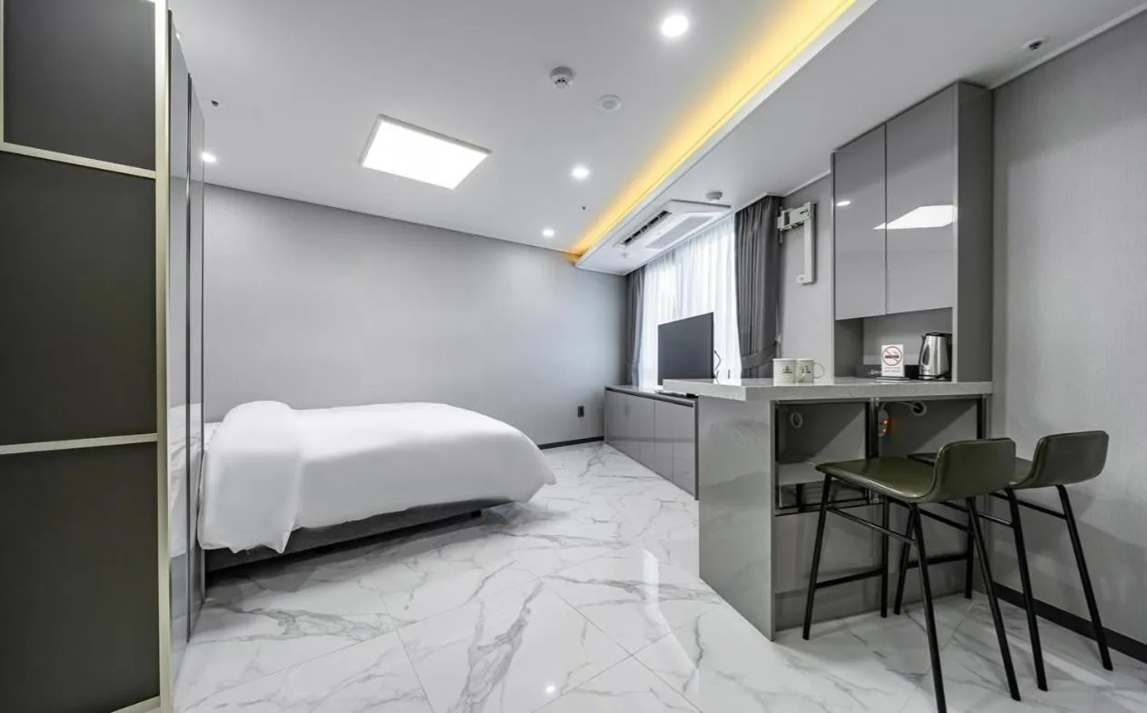 Bed in Songjeong Blue Castle Hotel