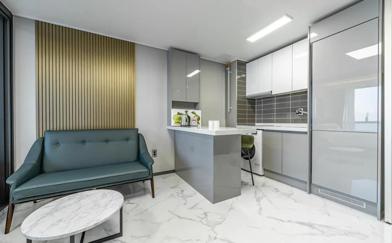 Songjeong Blue Castle Hotel