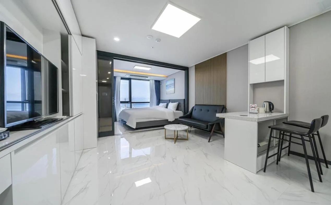 Bed in Songjeong Blue Castle Hotel