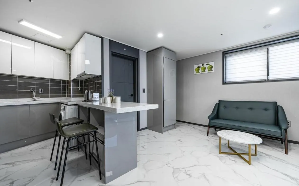 Songjeong Blue Castle Hotel