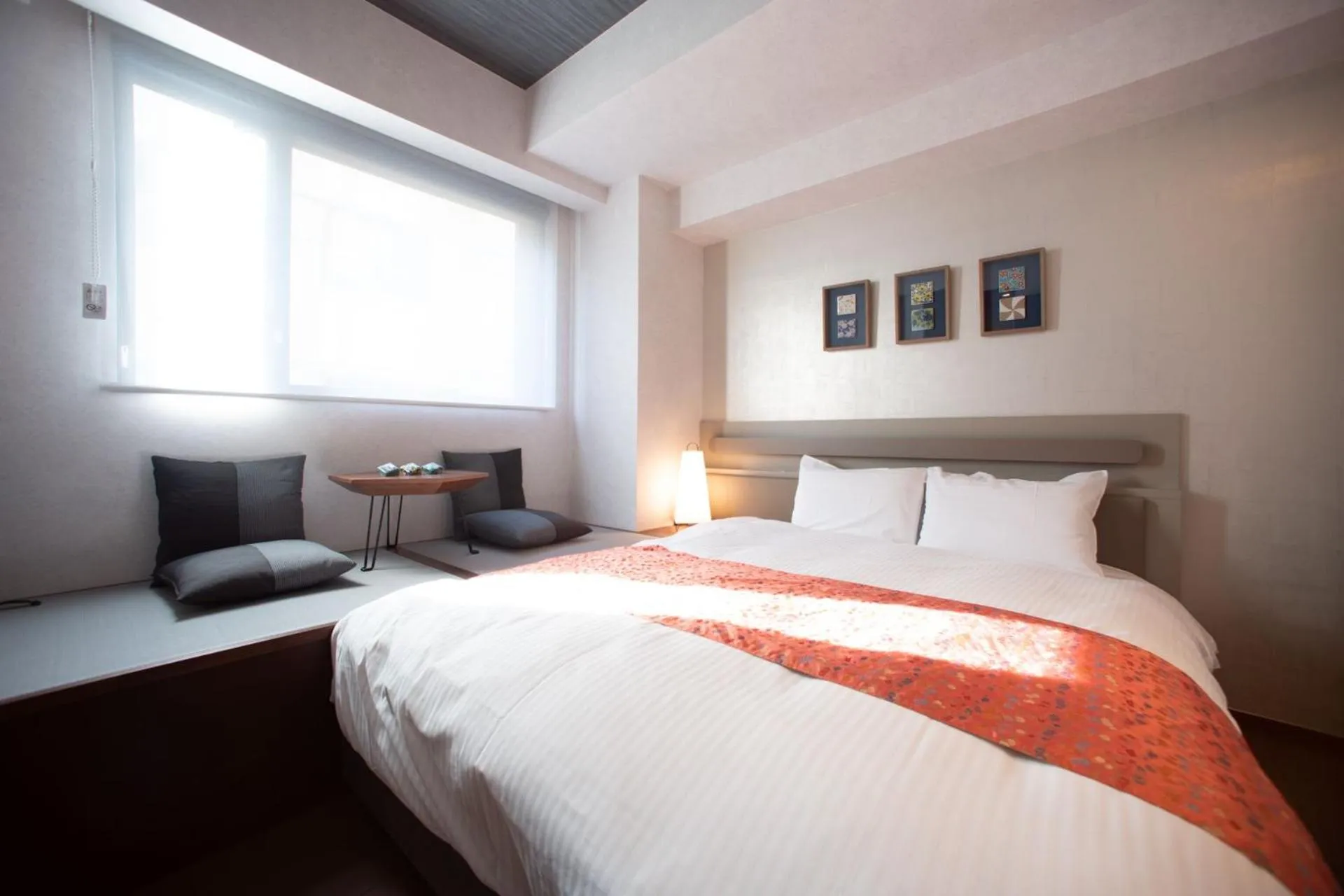 Bed in Asakusa Kaede 浅草楓