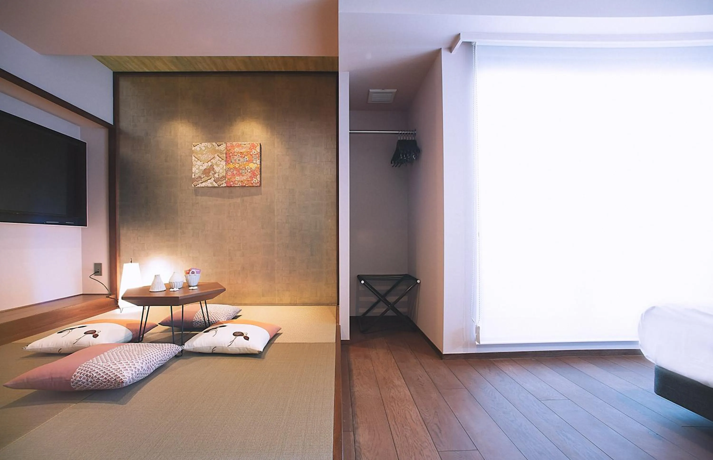 Communal lounge/ TV room, Bed in Asakusa Kaede 浅草楓