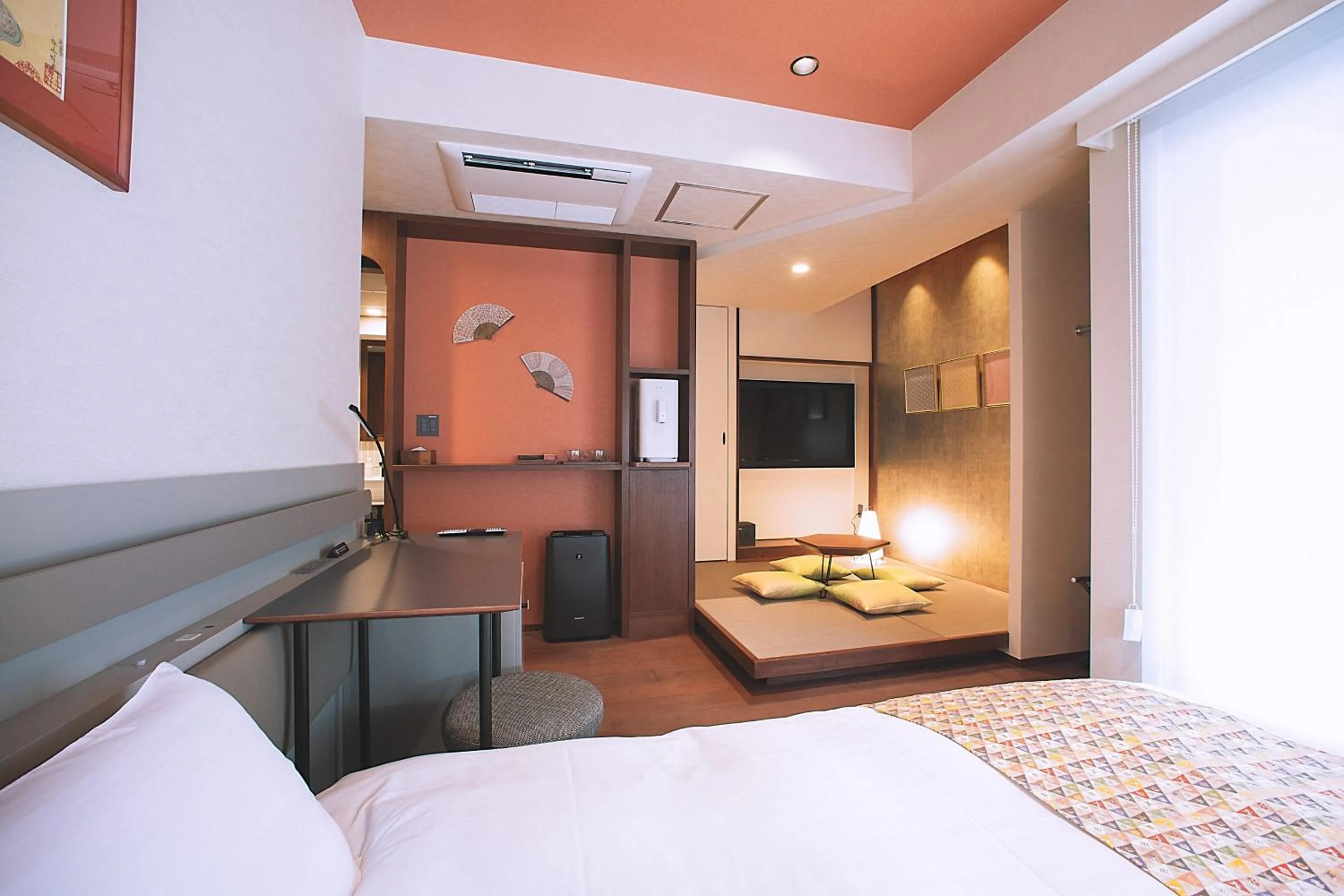 Communal lounge/ TV room, Bed in Asakusa Kaede 浅草楓