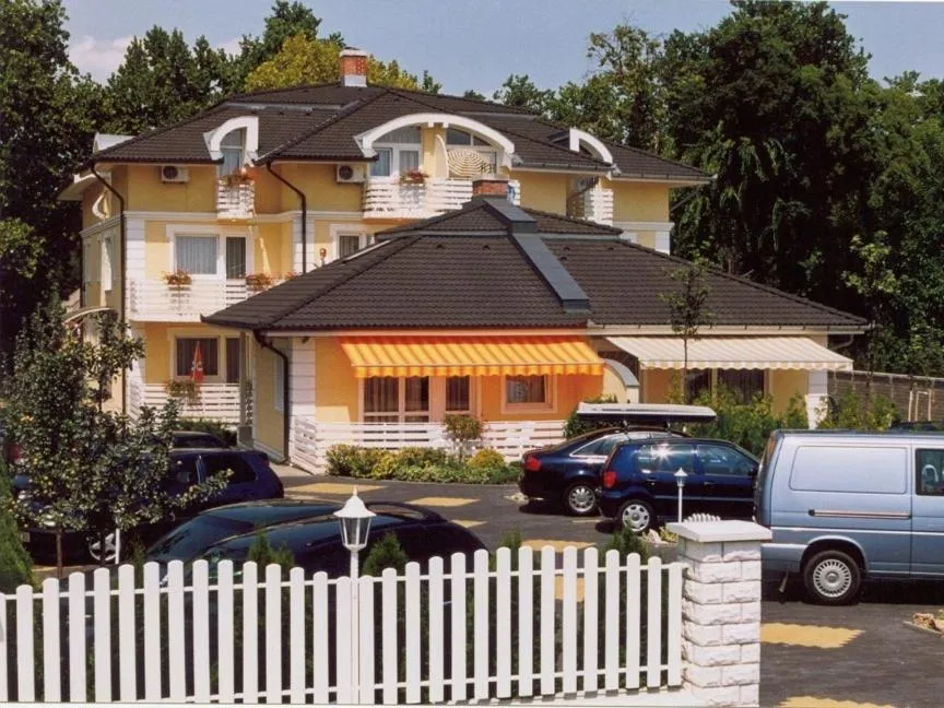 Facade/entrance in Apartman Bella Hotel