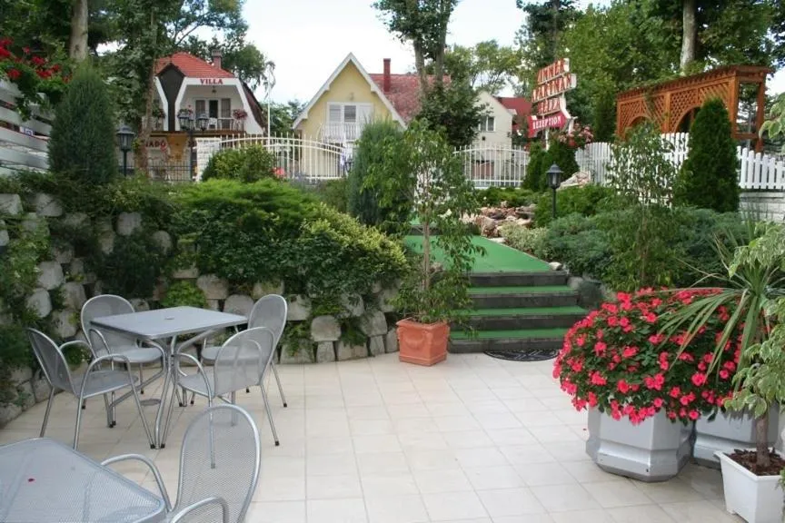 Garden in Apartman Bella Hotel