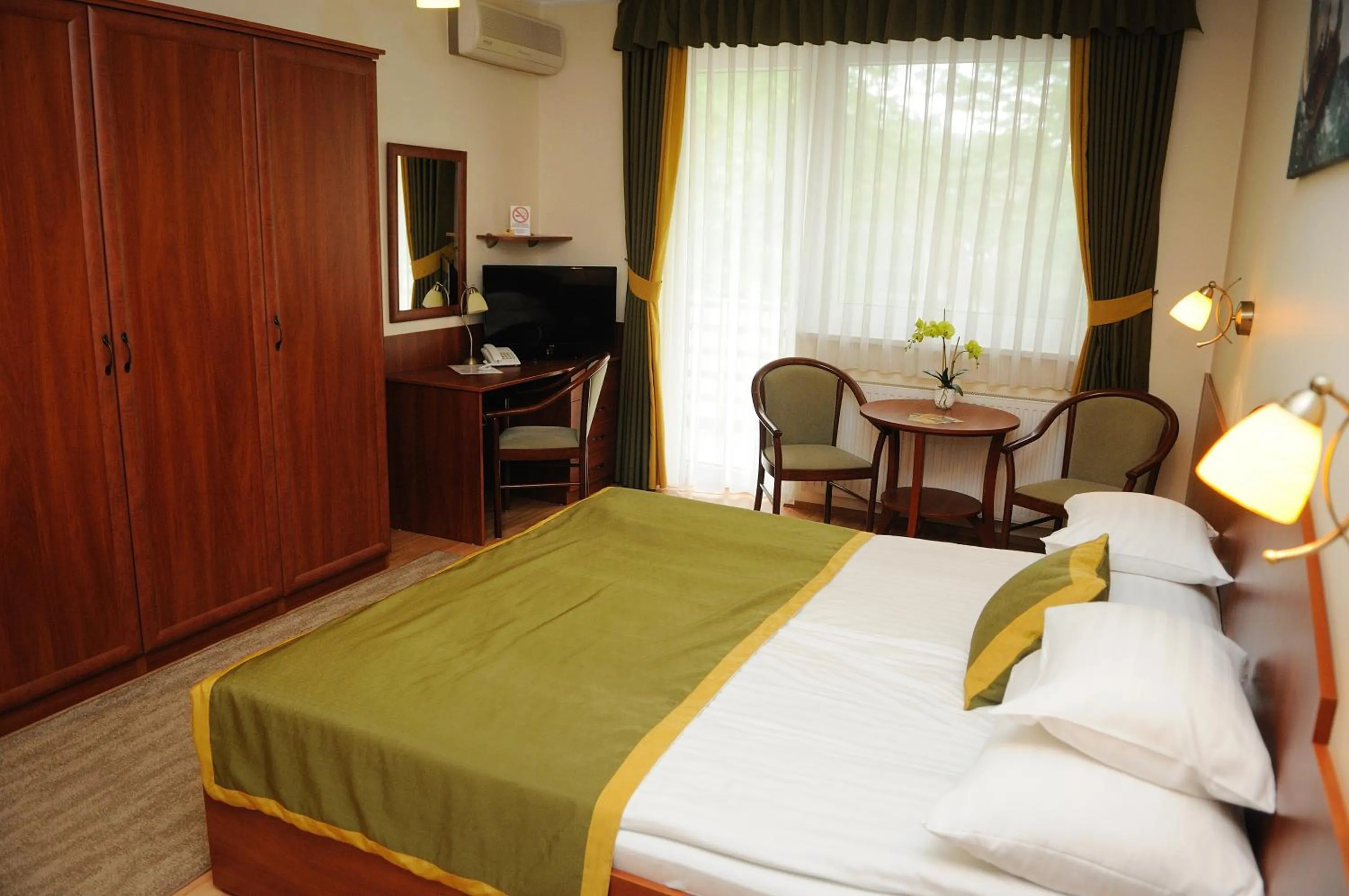 Bedroom, Bed in Apartman Bella Hotel