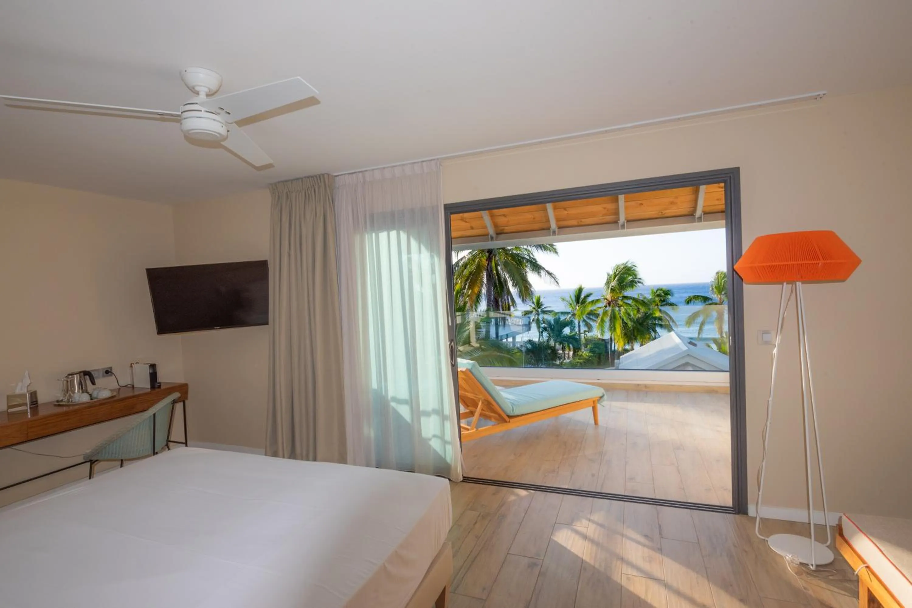 Sea view, Bed in Boutik Hôtel 2A - Adult Only