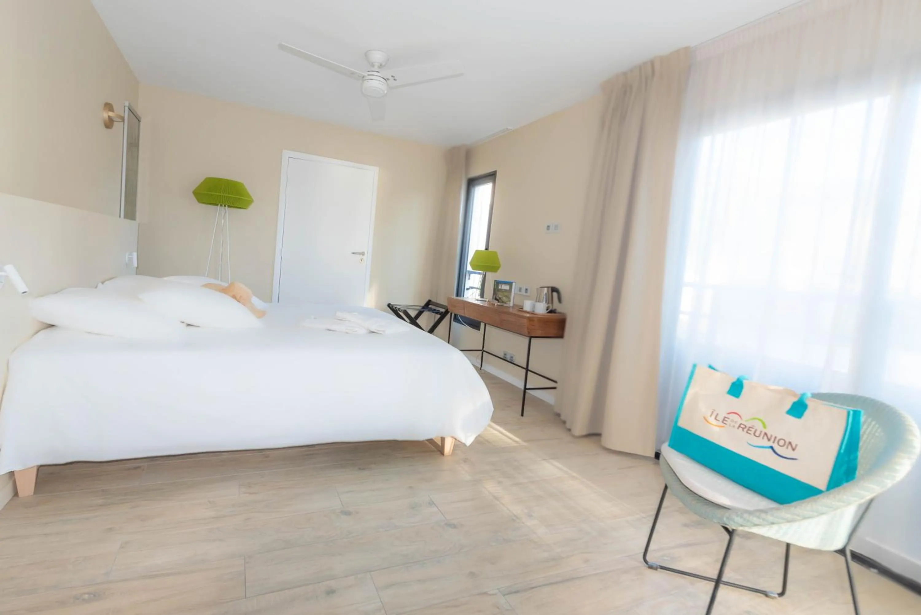 Photo of the whole room, Bed in Boutik Hôtel 2A - Adult Only