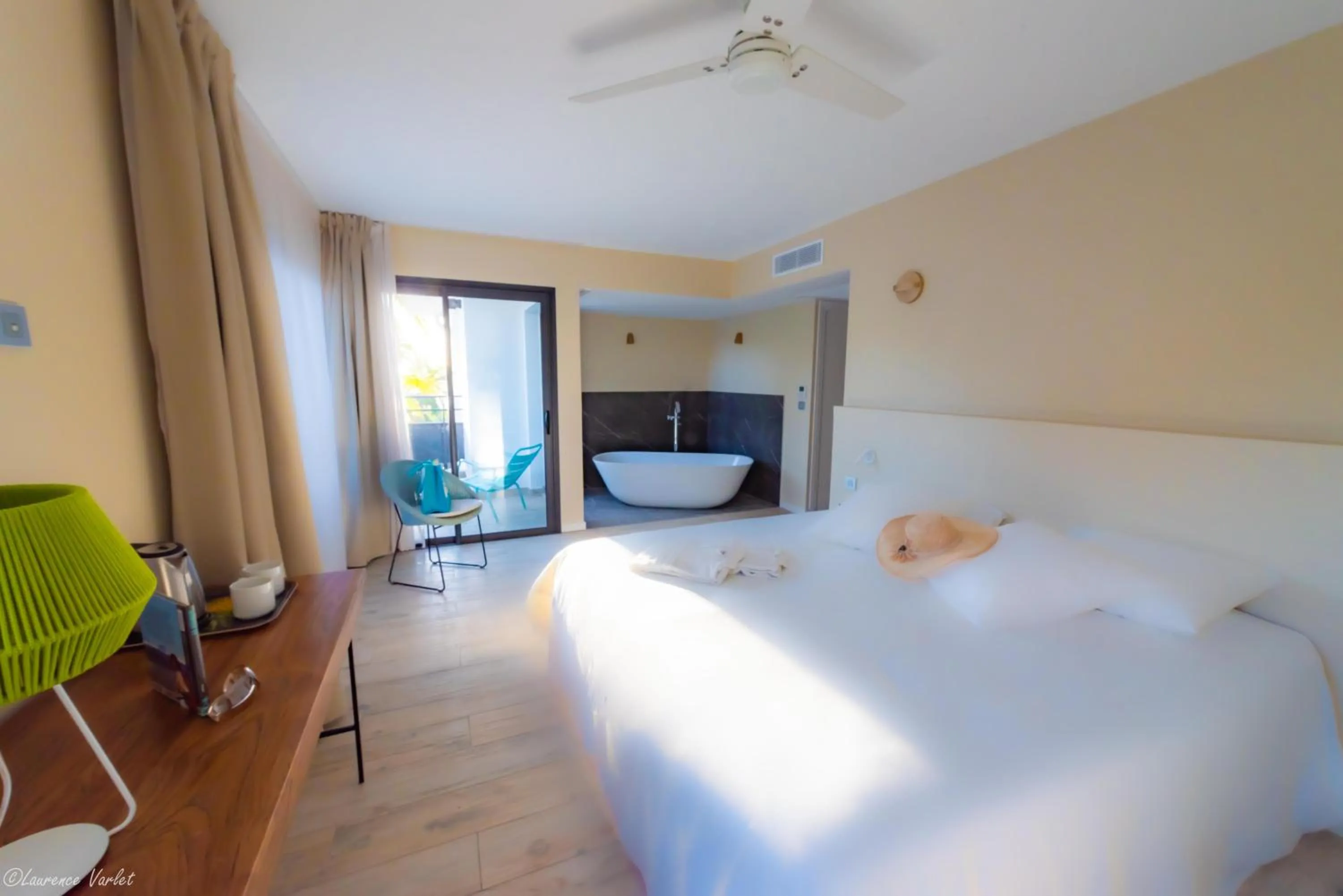 Photo of the whole room, Bed in Boutik Hôtel 2A - Adult Only