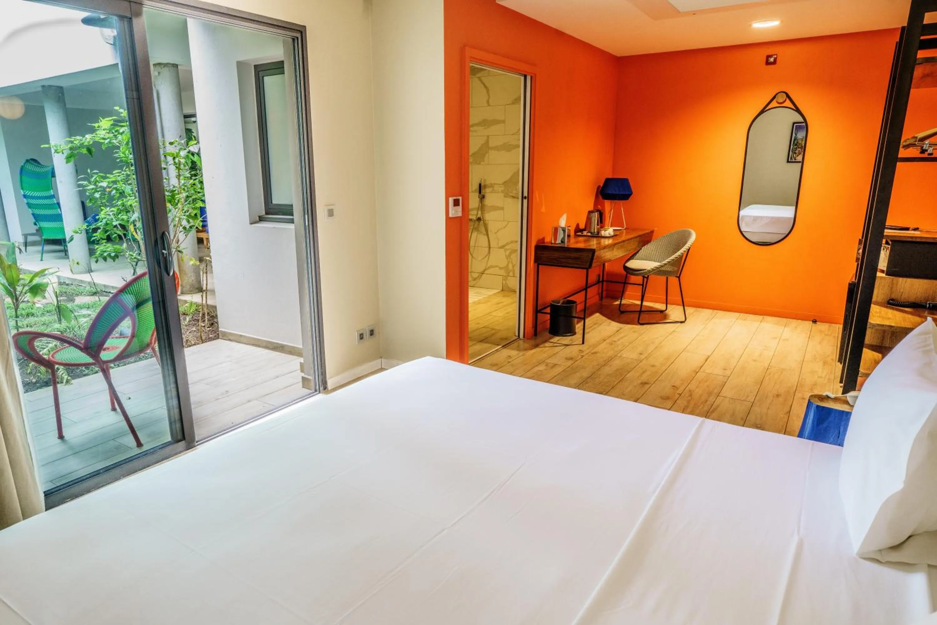 Photo of the whole room, Bed in Boutik Hôtel 2A - Adult Only