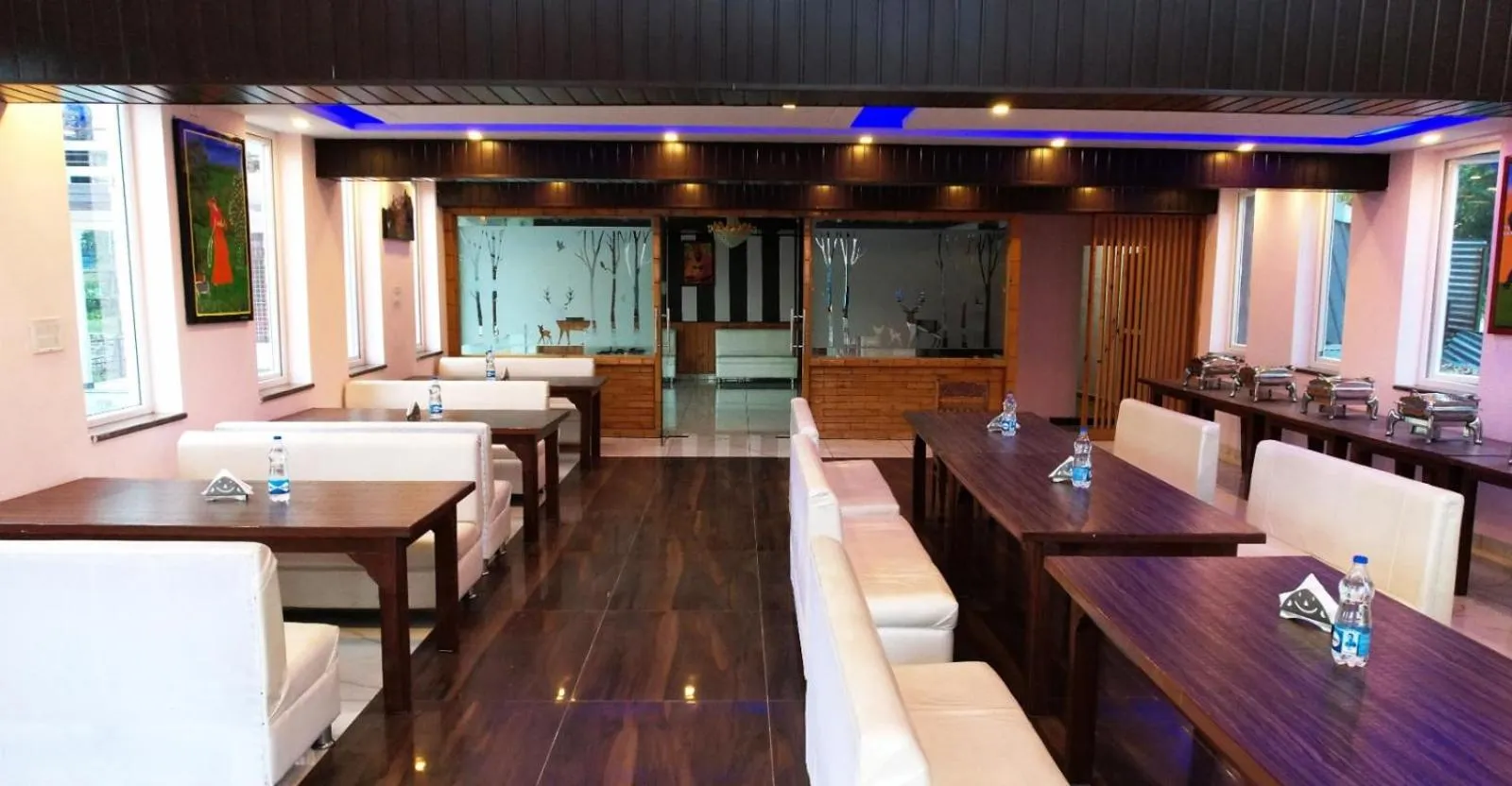 Restaurant/places to eat in Pink Park by Panache Hotels