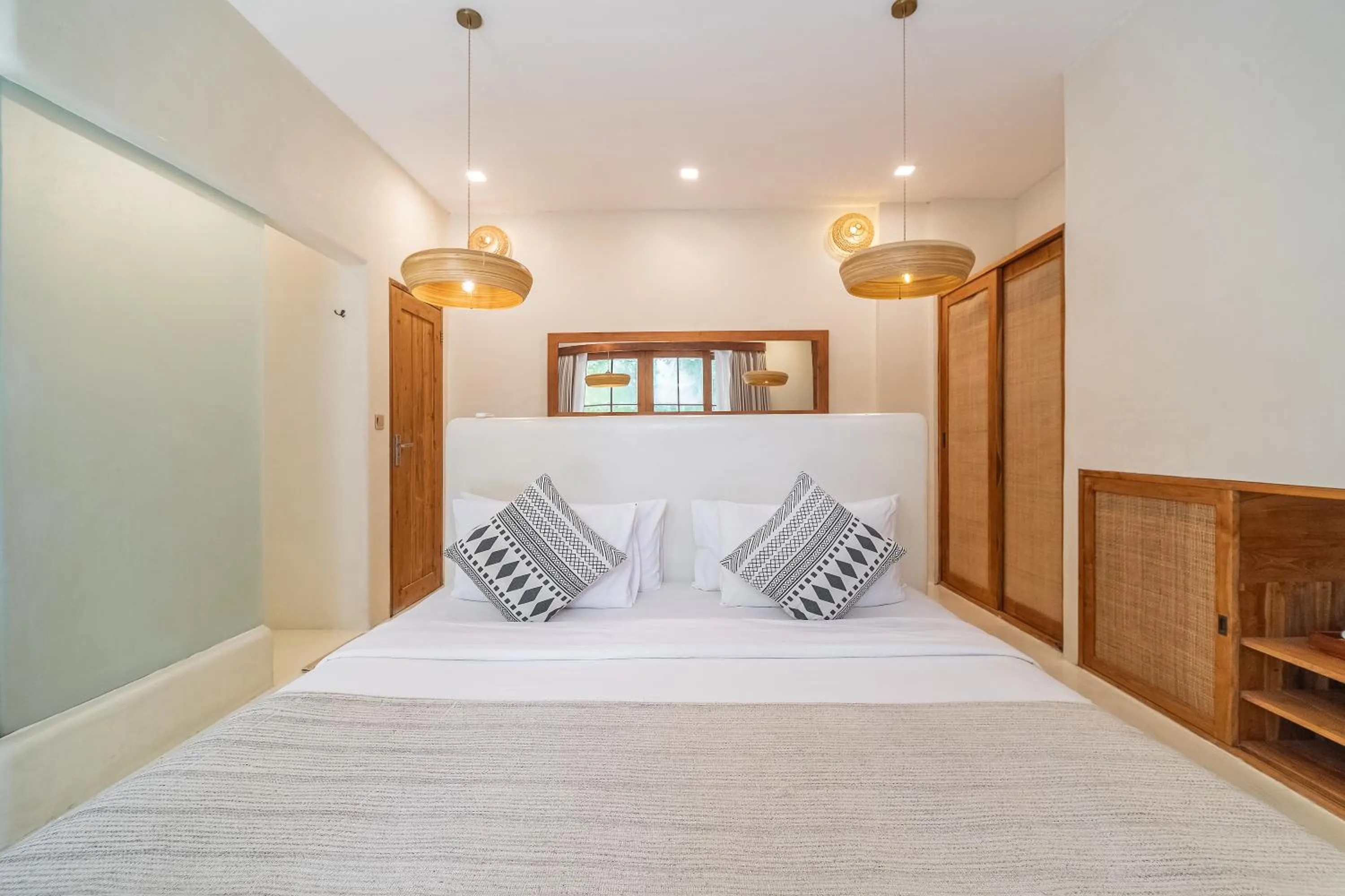 Shower, Bed in White Goose Boutique Hotel