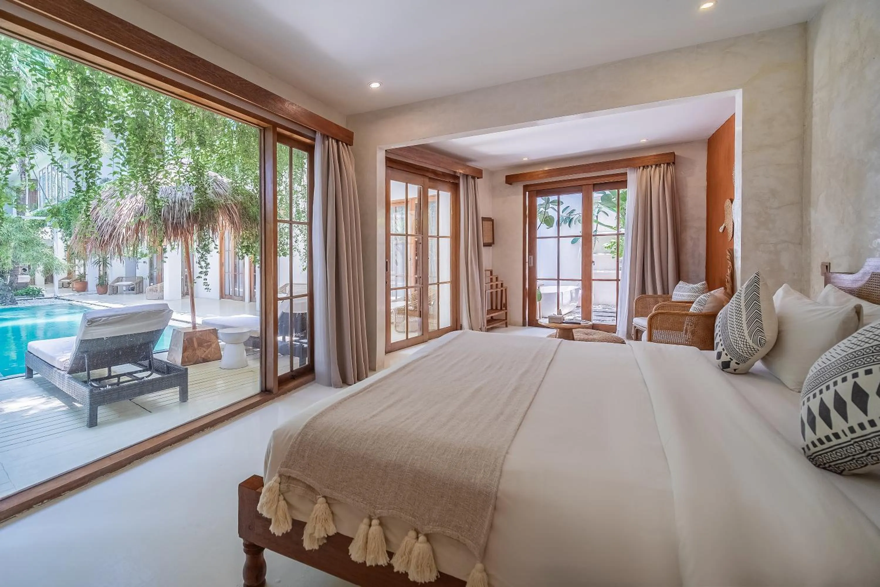 Photo of the whole room, Bed in White Goose Boutique Hotel