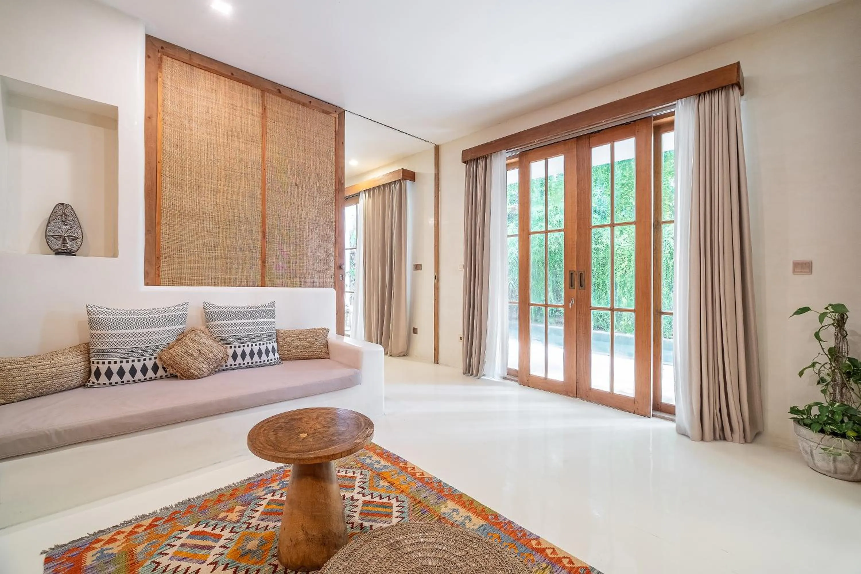 Living room, Bed in White Goose Boutique Hotel