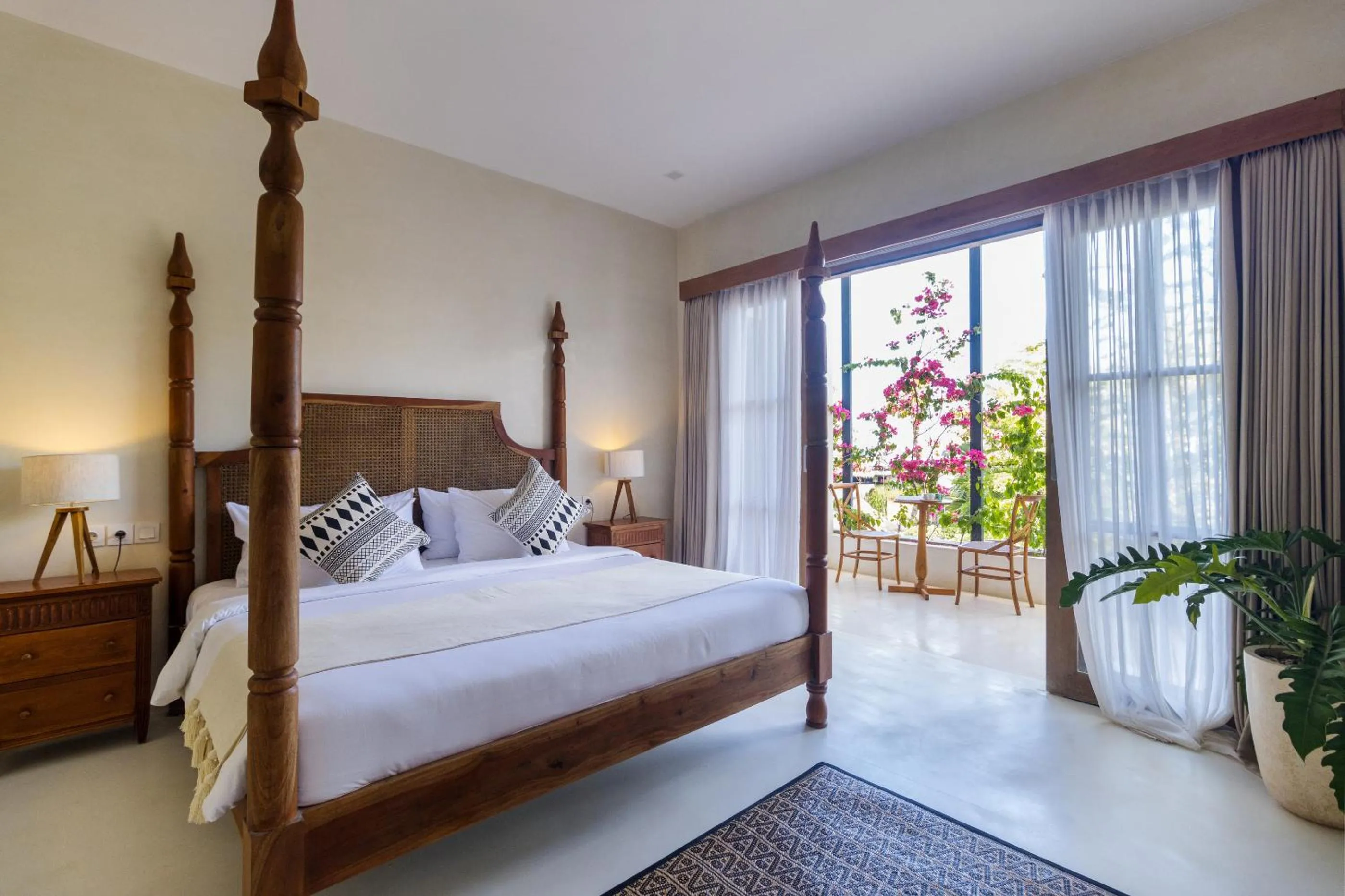 Balcony/Terrace, Bed in White Goose Boutique Hotel