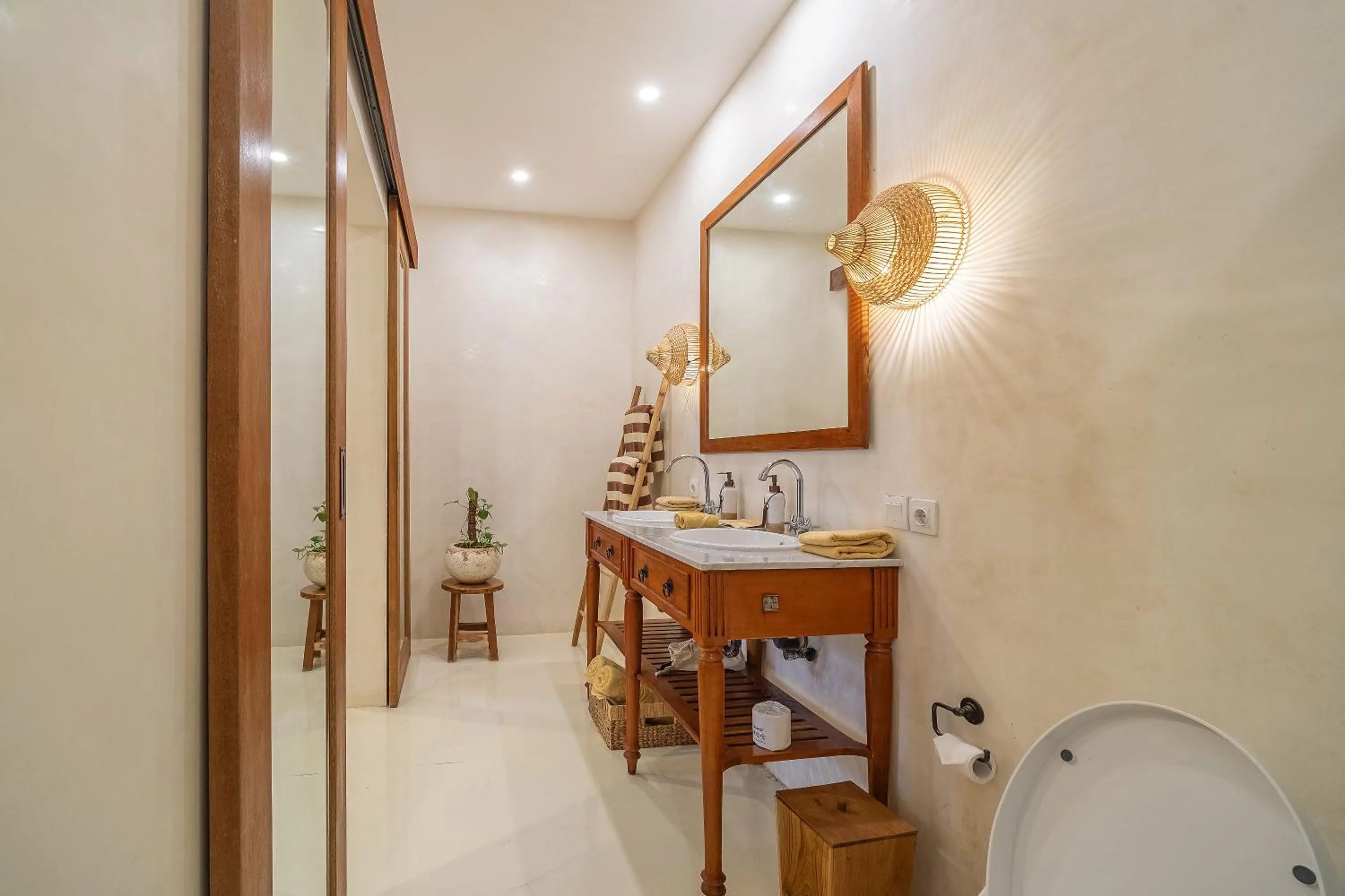 Toilet in White Goose Boutique Hotel