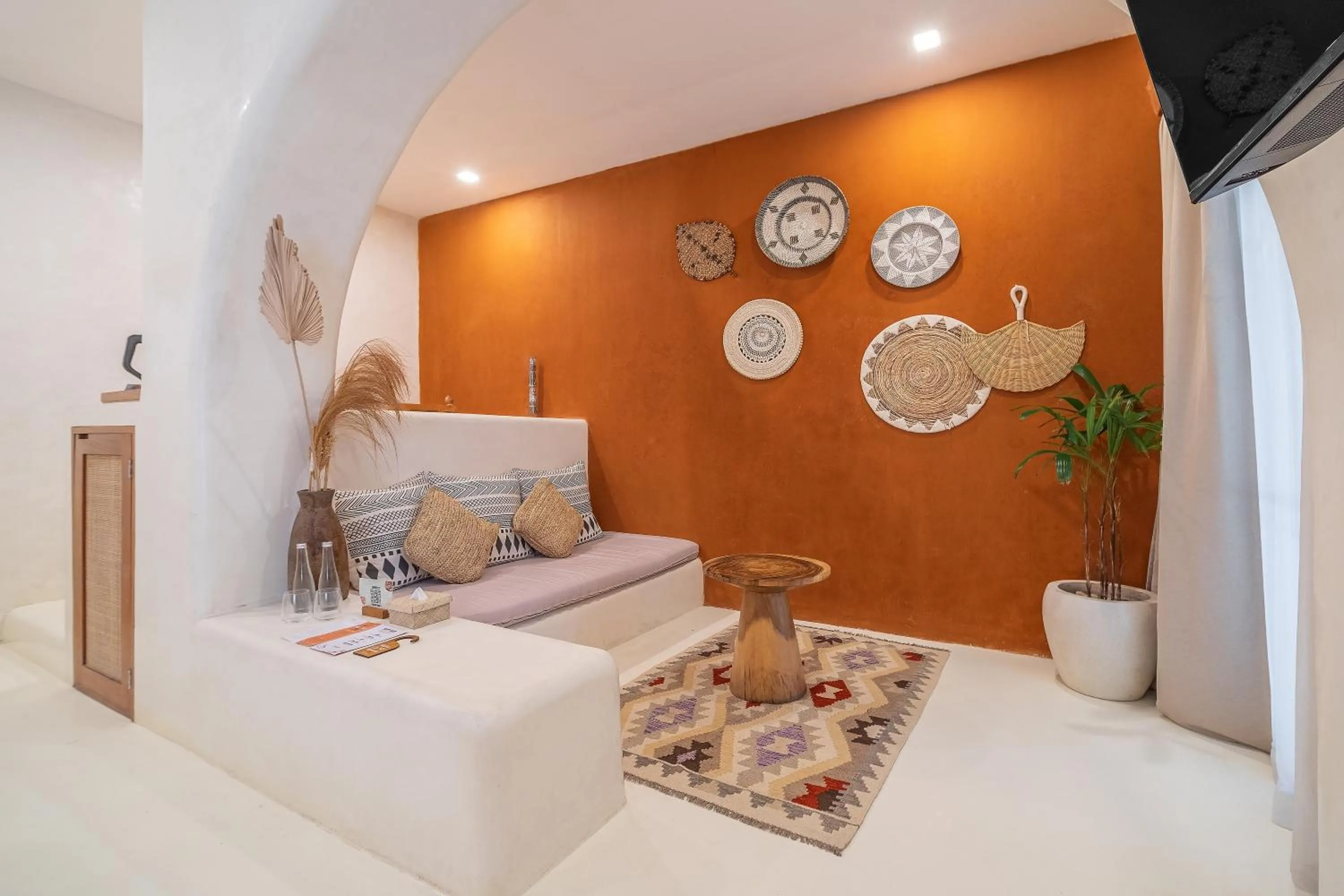 Living room, Bed in White Goose Boutique Hotel