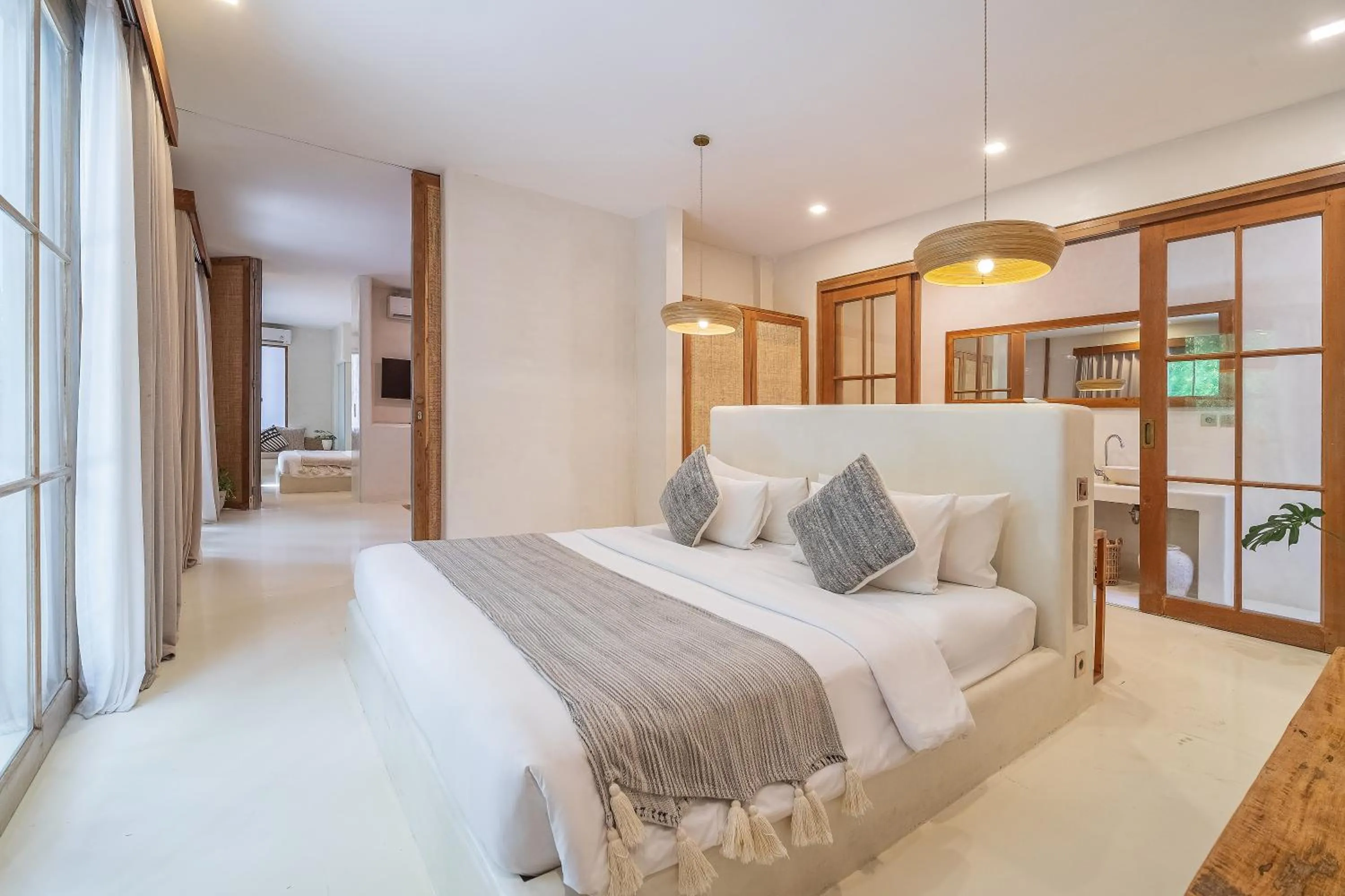 Photo of the whole room, Bed in White Goose Boutique Hotel