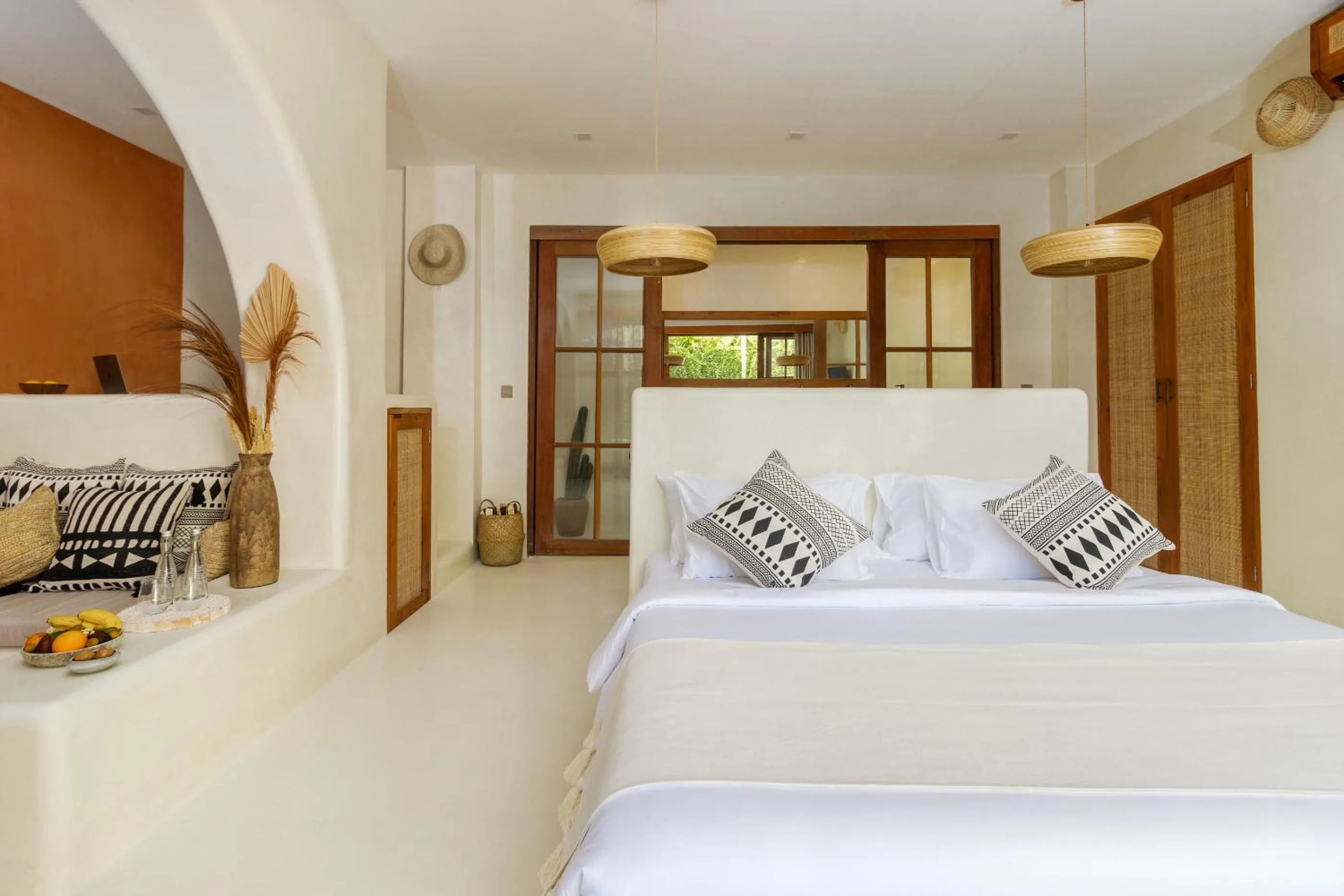 Living room, Bed in White Goose Boutique Hotel